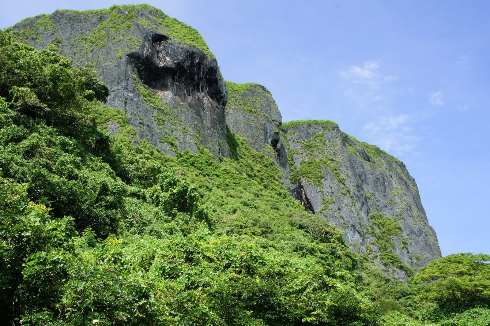 Sony Alpha NEX-3 + Sony E 18-55mm F3.5-5.6 OSS sample photo. Jungle, mountains, landscape photography