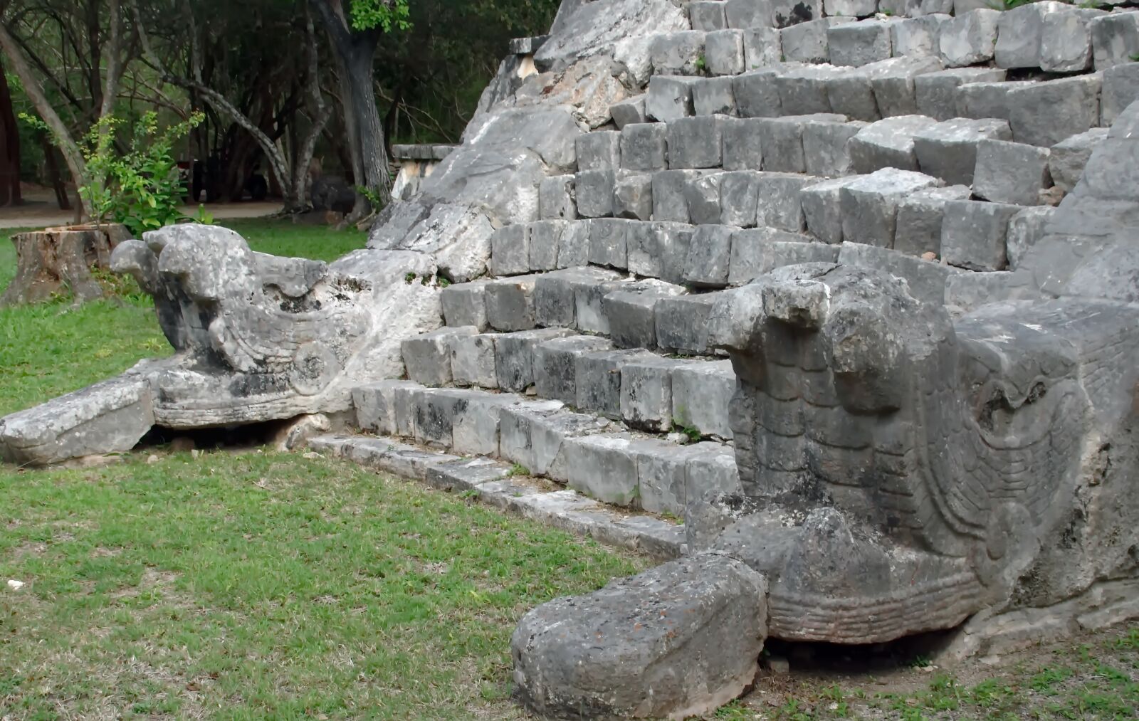 Pentax K-5 sample photo. Mexico, chichen itza, feathered photography