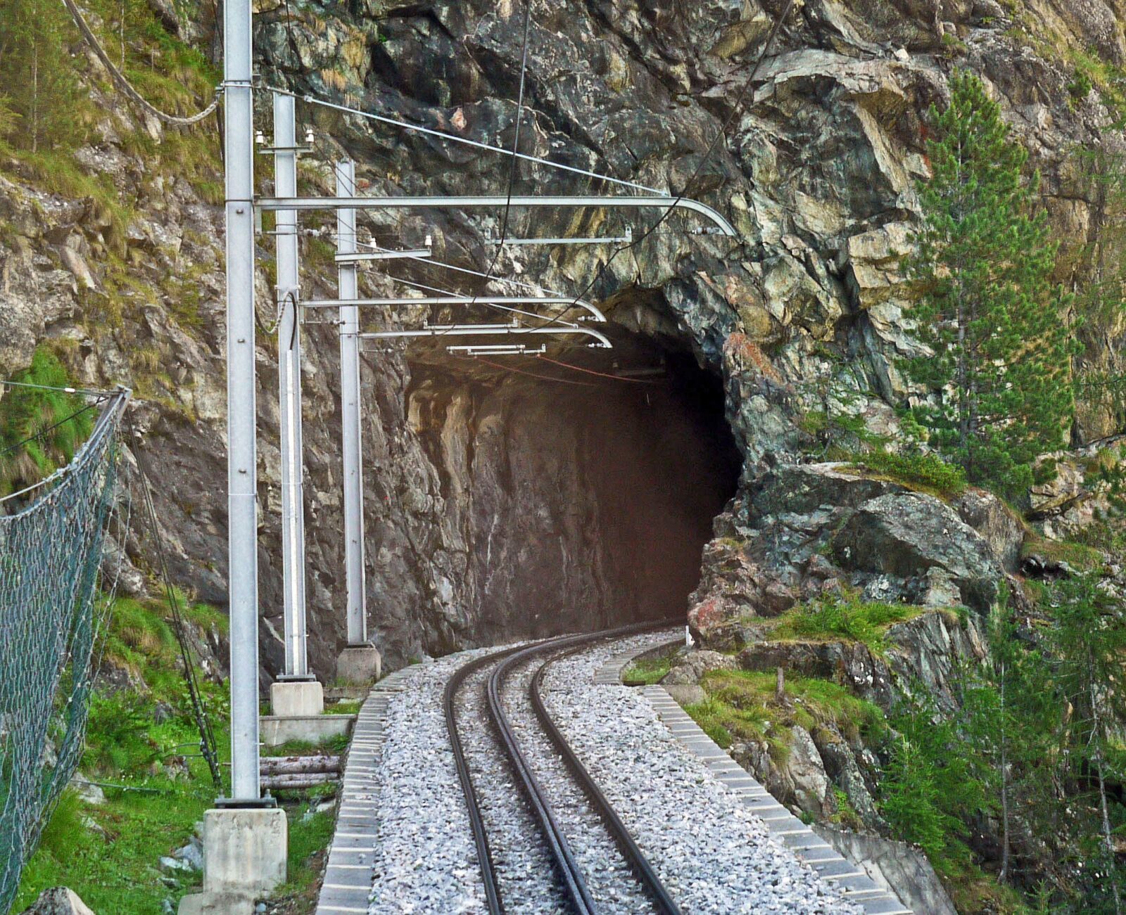 Panasonic Lumix DMC-G1 sample photo. Tunnel entrance, gornergratbahn, rack photography