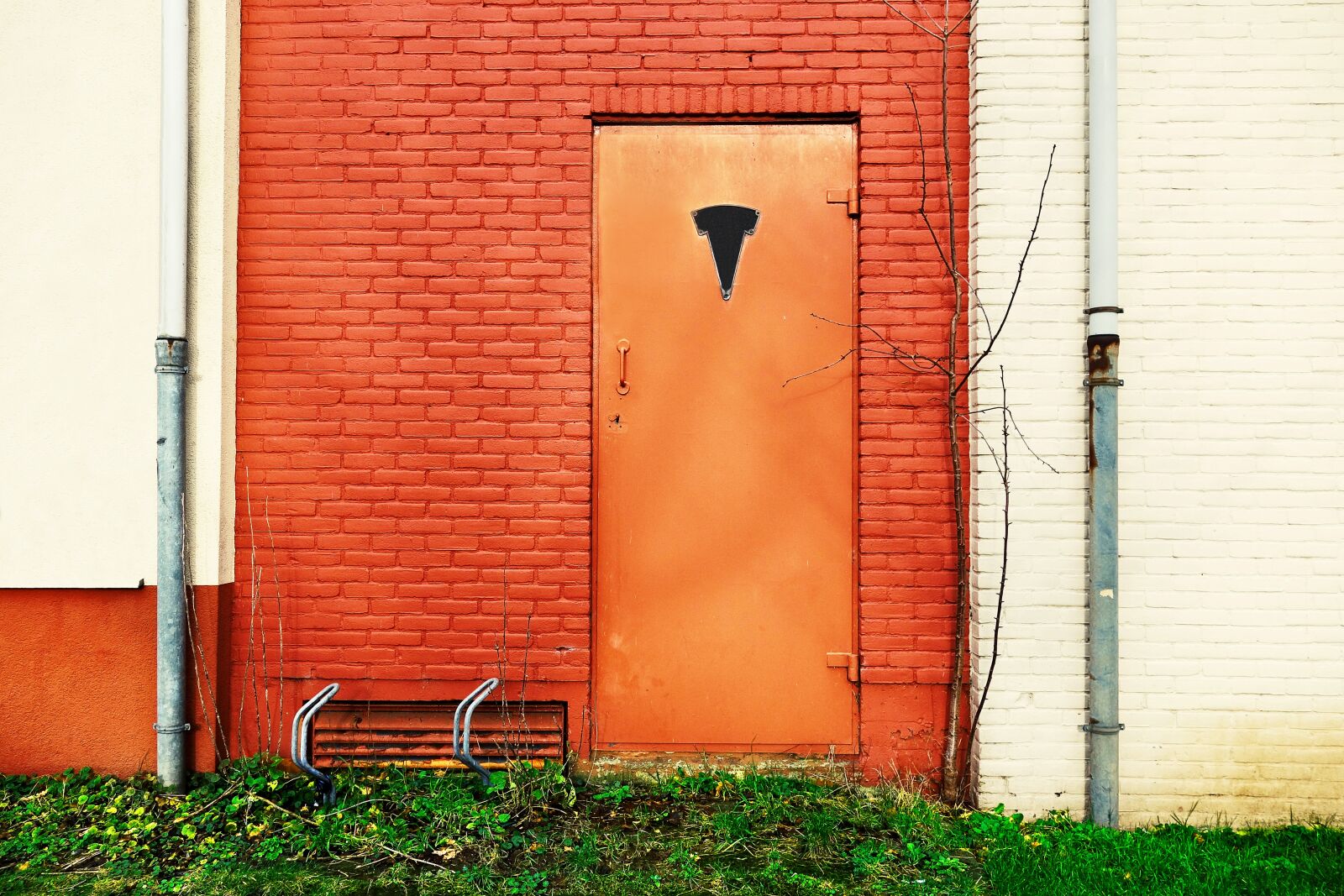 Sony Cyber-shot DSC-RX100 sample photo. Facade, wall, door photography