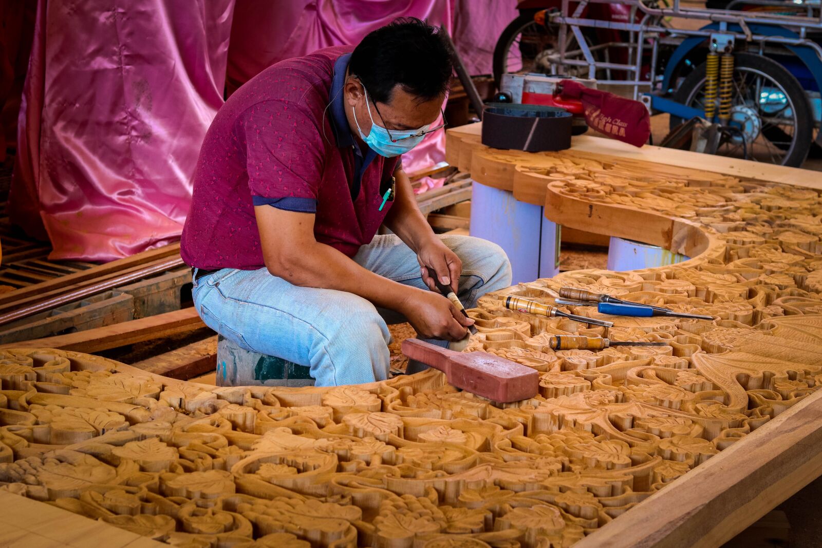 Canon EOS 760D (EOS Rebel T6s / EOS 8000D) + Canon EF 50mm F1.8 STM sample photo. Carving, crafting, crafts photography
