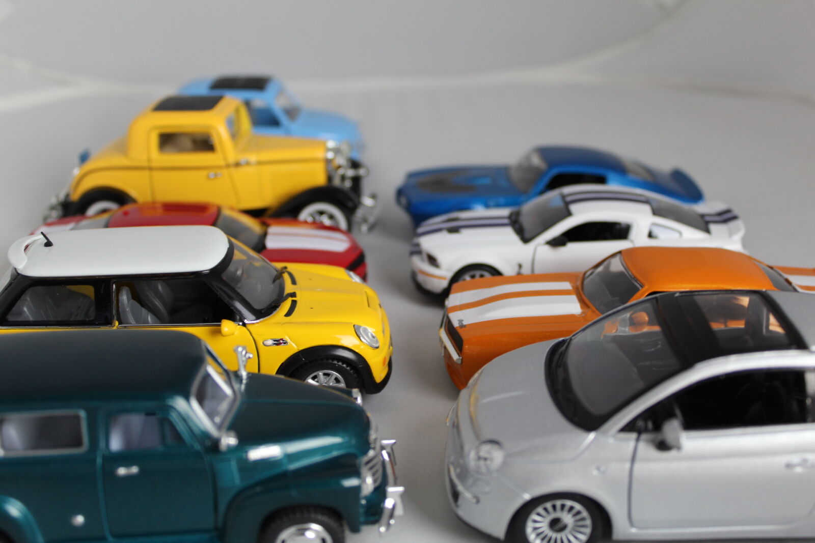 Canon EOS 600D (Rebel EOS T3i / EOS Kiss X5) sample photo. Lots, of, mini, cars photography