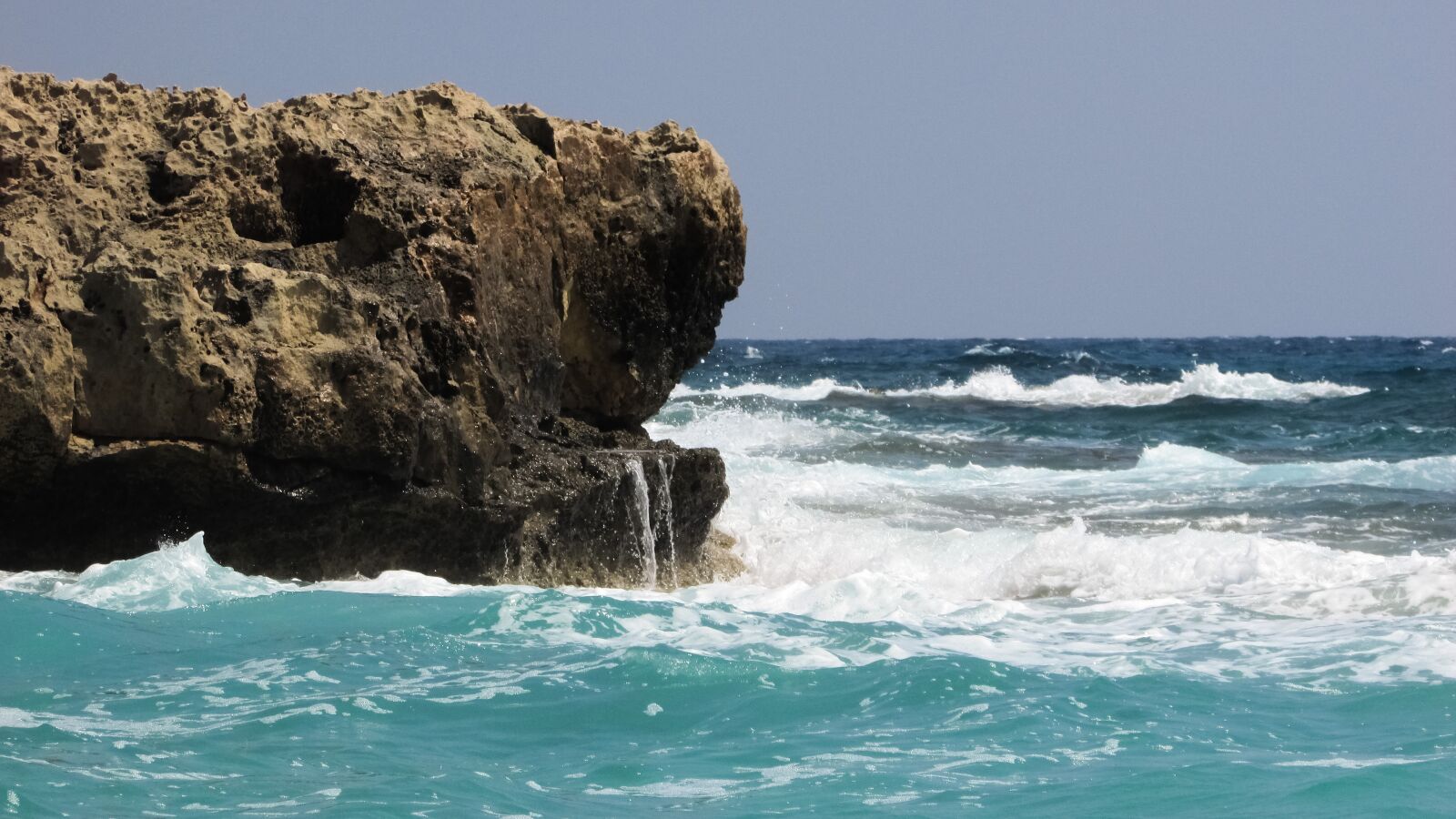 Canon PowerShot SX400 IS sample photo. Rock, wave, smashing photography