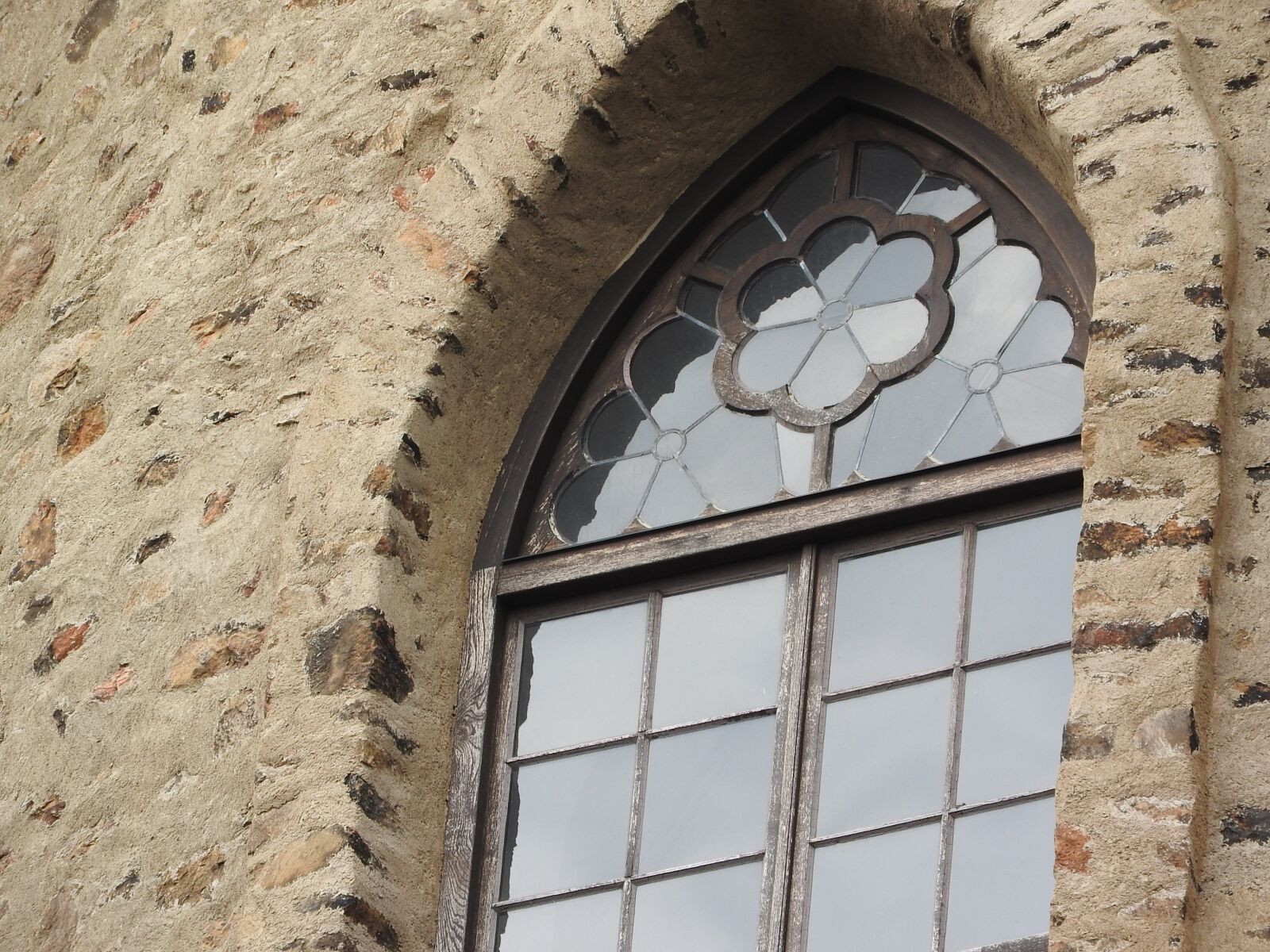 Nikon Coolpix P610 sample photo. Window, historical, glass photography
