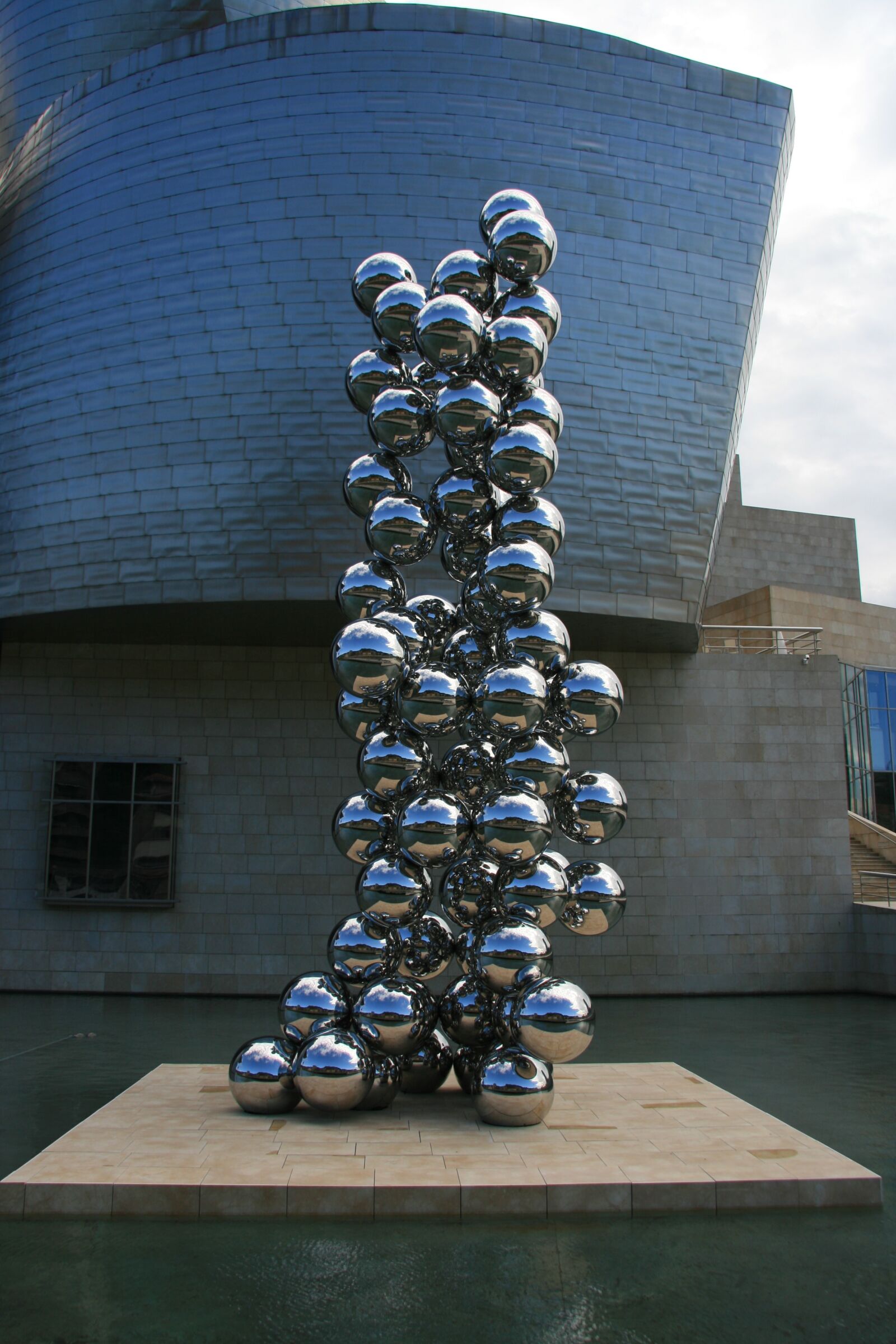 Canon EOS 400D (EOS Digital Rebel XTi / EOS Kiss Digital X) sample photo. Sculpture, ball, artist photography