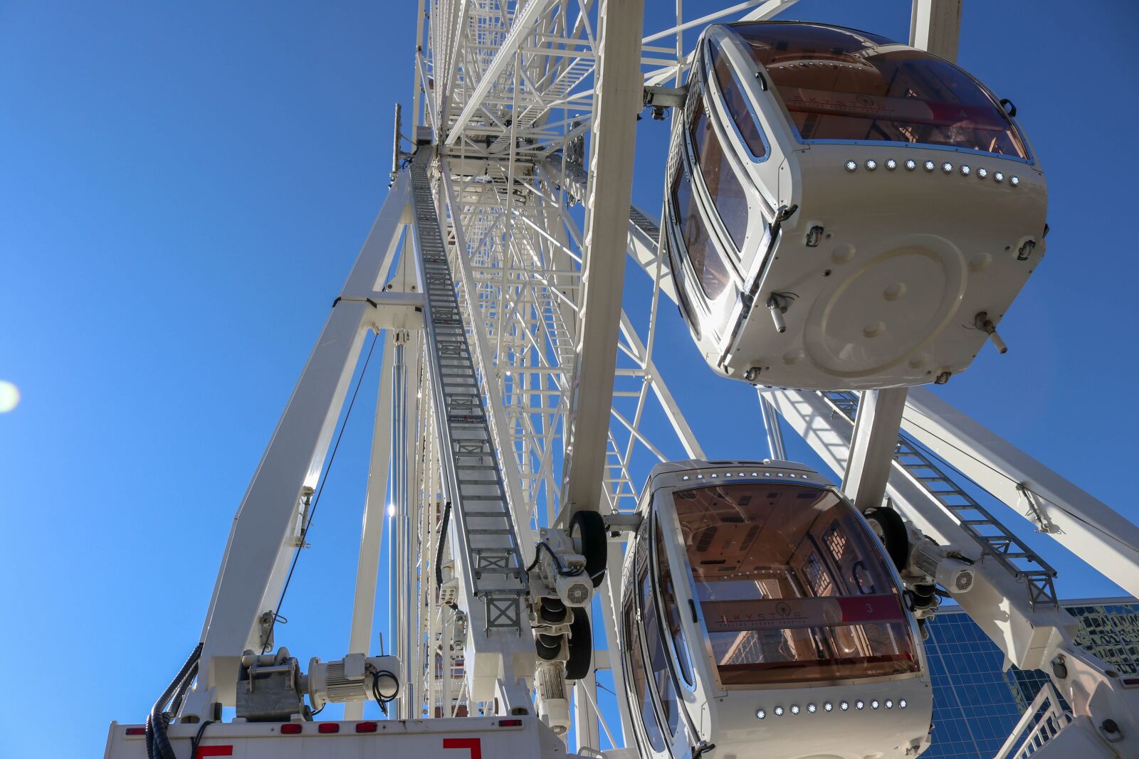 Canon EOS 80D sample photo. Ferris, wheel, colorful photography