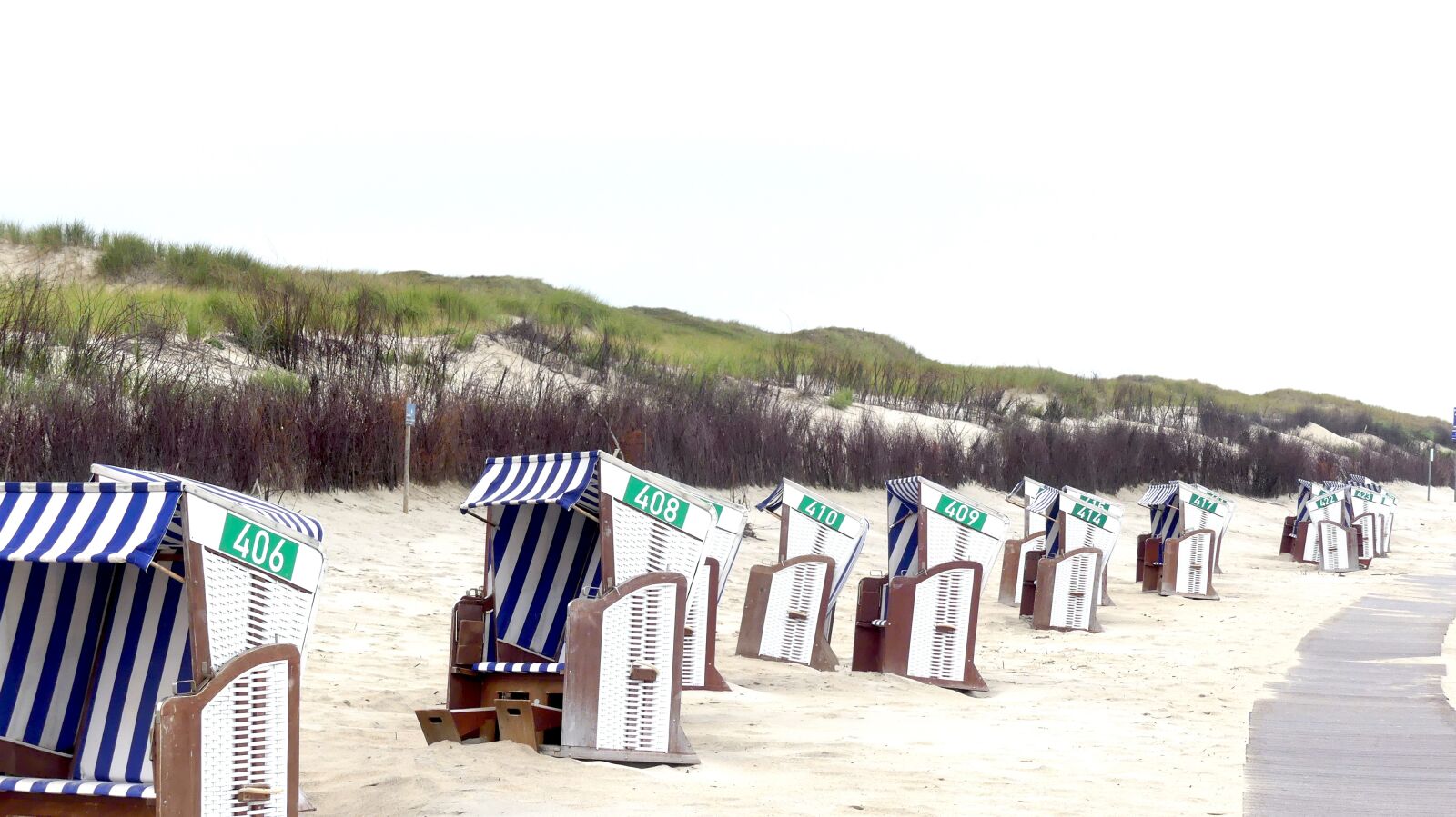 Panasonic Lumix DMC-FZ300 sample photo. Dunes, beach chair, sea photography