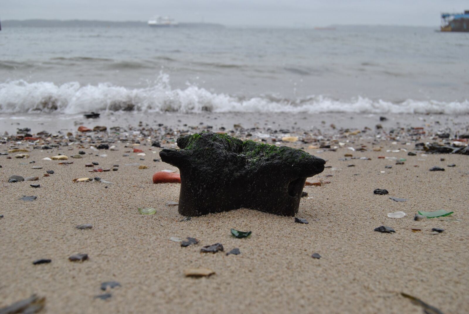 Nikon D3000 sample photo. Bollard, ship, wood photography