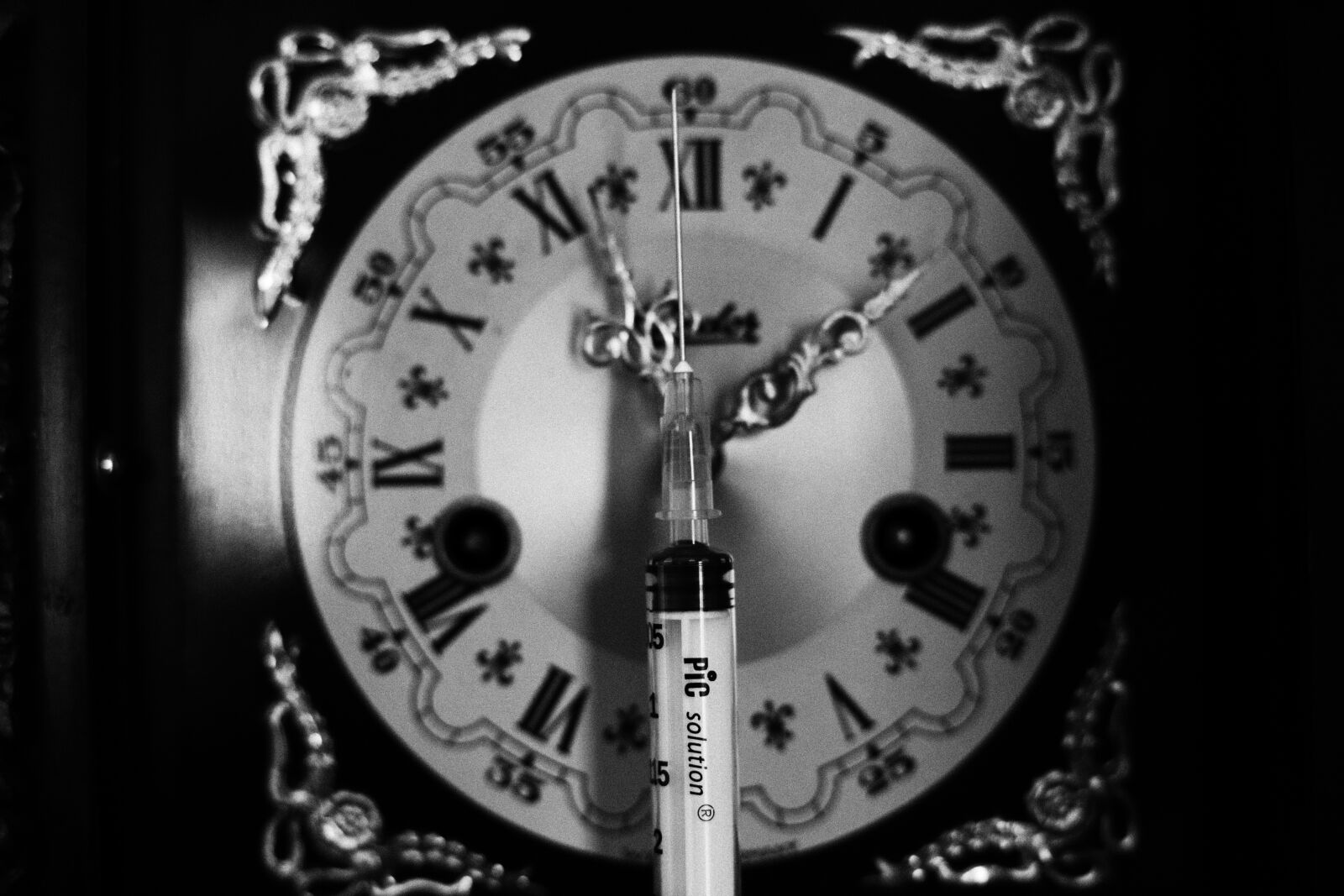 Canon EOS 5D Mark II sample photo. Syringe, time, pain photography