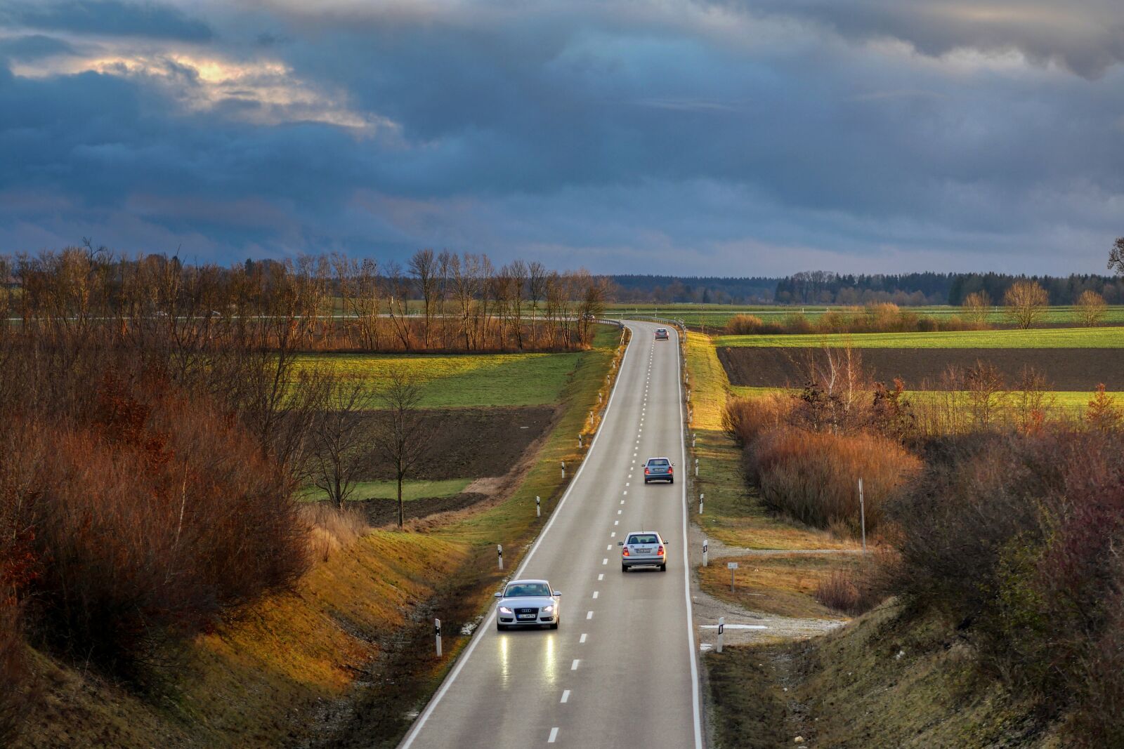 Panasonic Lumix DMC-GX8 sample photo. Road, autos, sunset photography