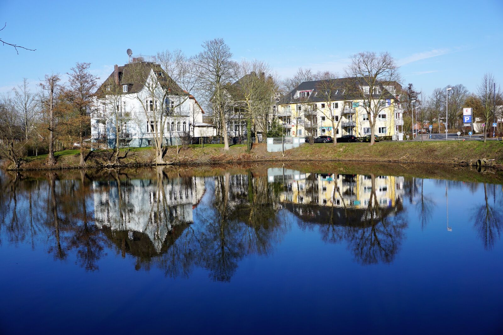 Sony a6000 sample photo. Mirroring, water, lake photography