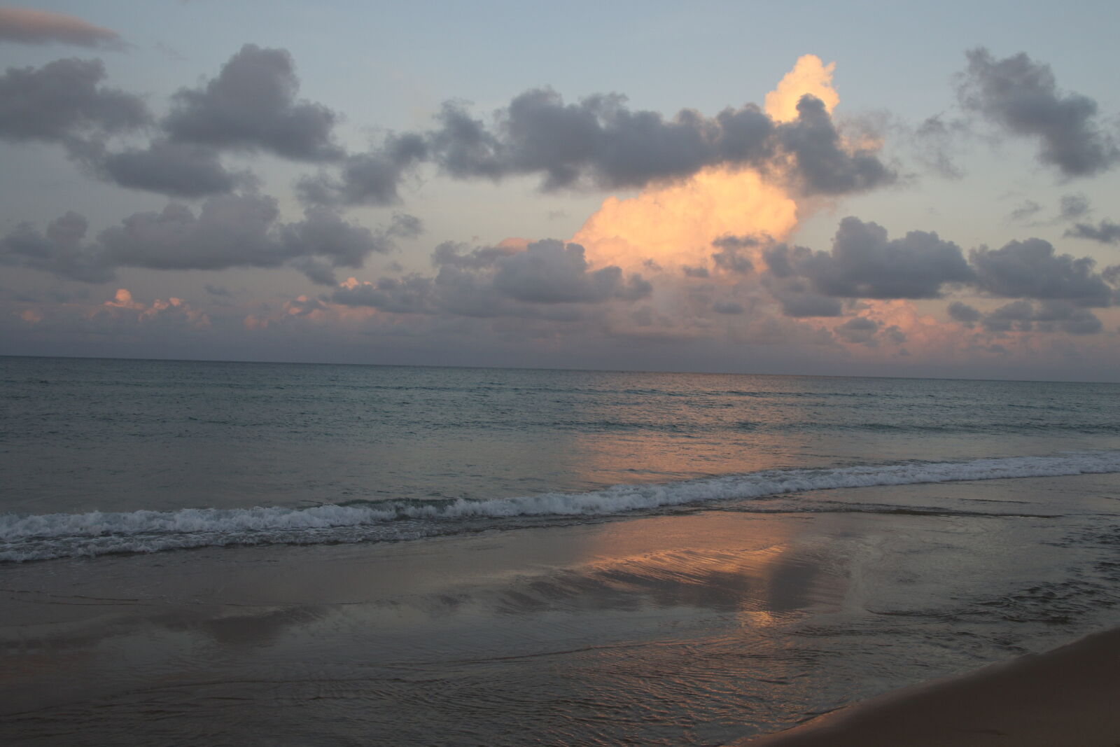 Canon EOS 7D Mark II sample photo. Clouds, ocean, sand, sea photography