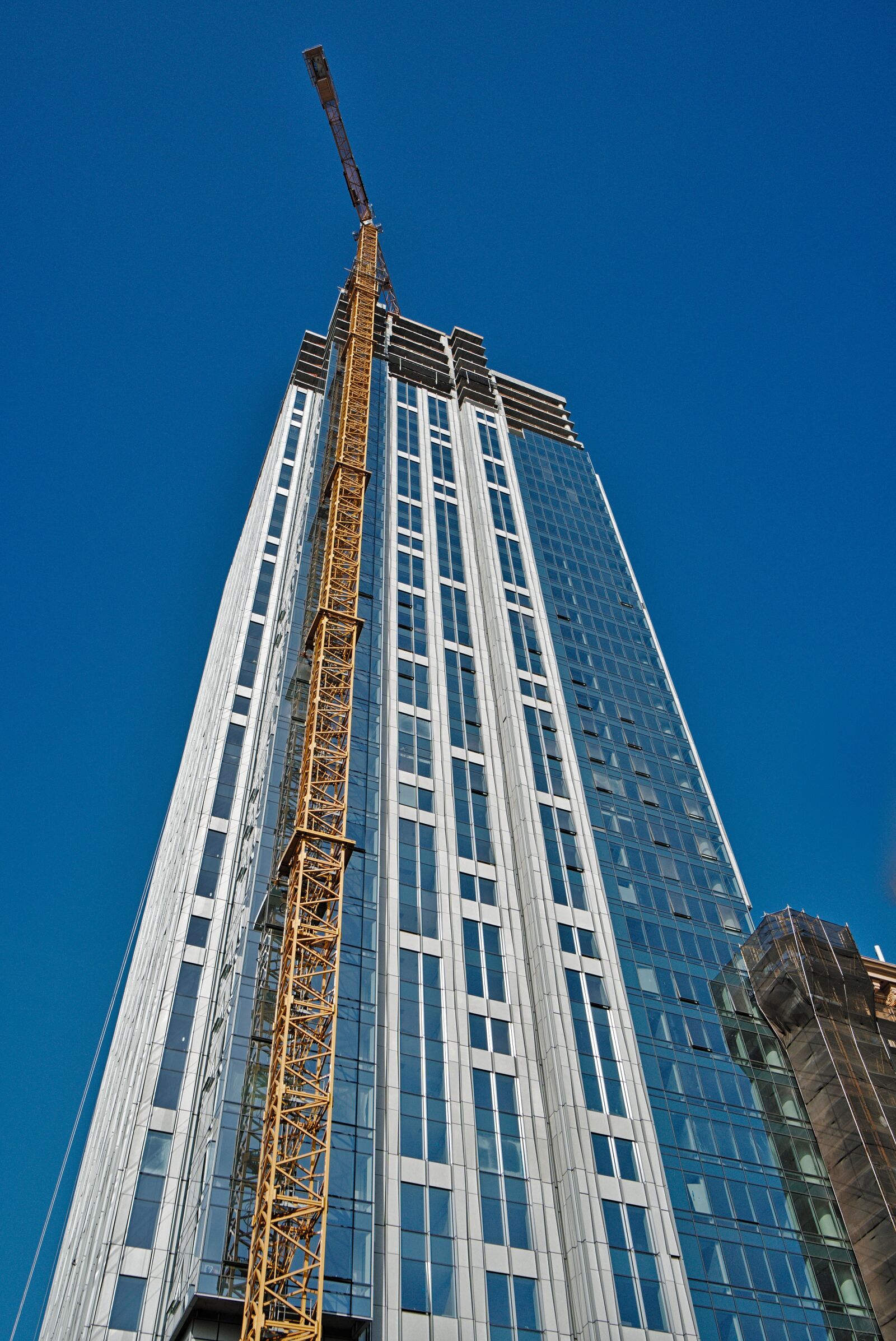 Sony E 10-18mm F4 OSS sample photo. Building, skyscraper, construction photography