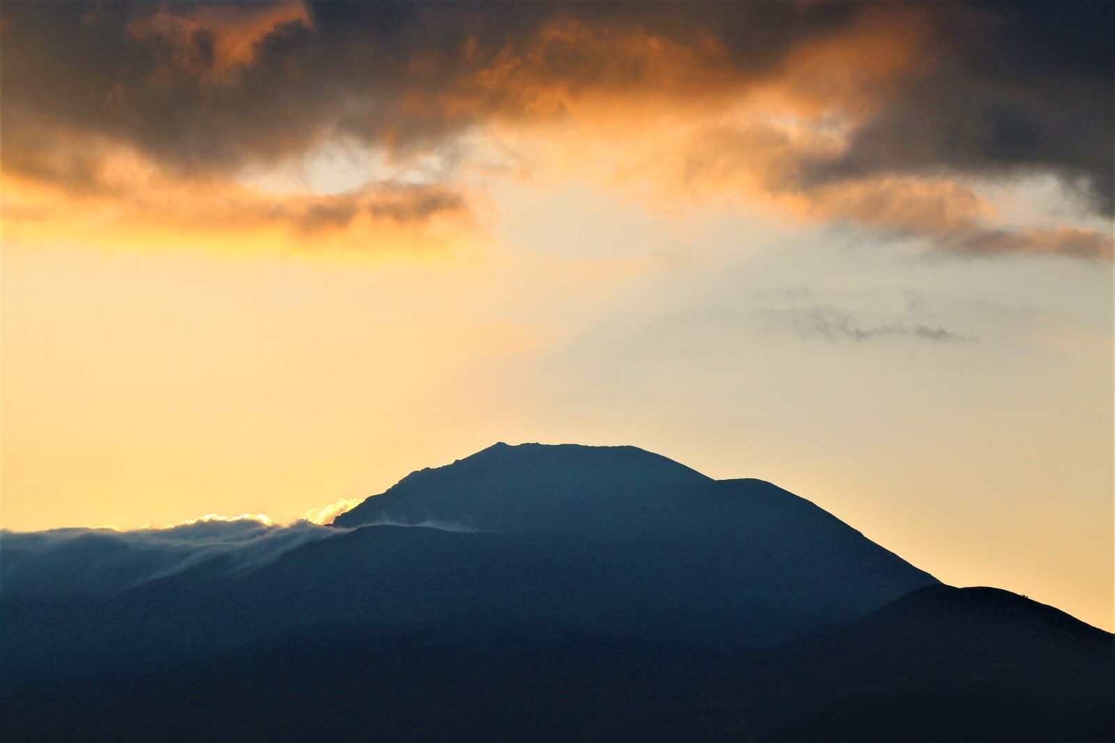 Canon EF 24-105mm F4L IS USM sample photo. Dawn, mountain, russet photography