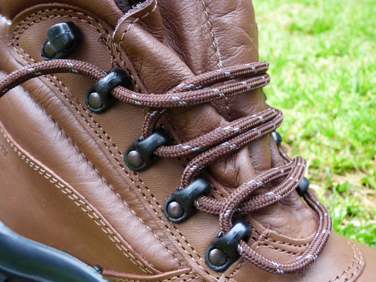 Panasonic Lumix DMC-FZ70 sample photo. Buskin, security shoes, leather photography