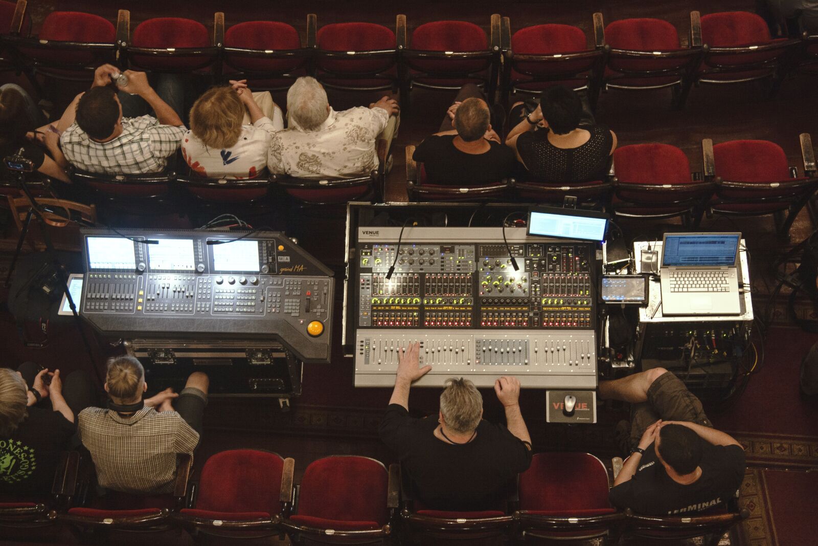 Canon EF-S 17-85mm F4-5.6 IS USM sample photo. Sound, concert, preparation photography