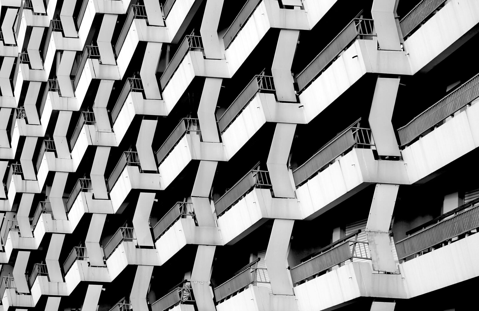 Canon EOS 1100D (EOS Rebel T3 / EOS Kiss X50) + EF75-300mm f/4-5.6 sample photo. Building, pattern, architecture photography