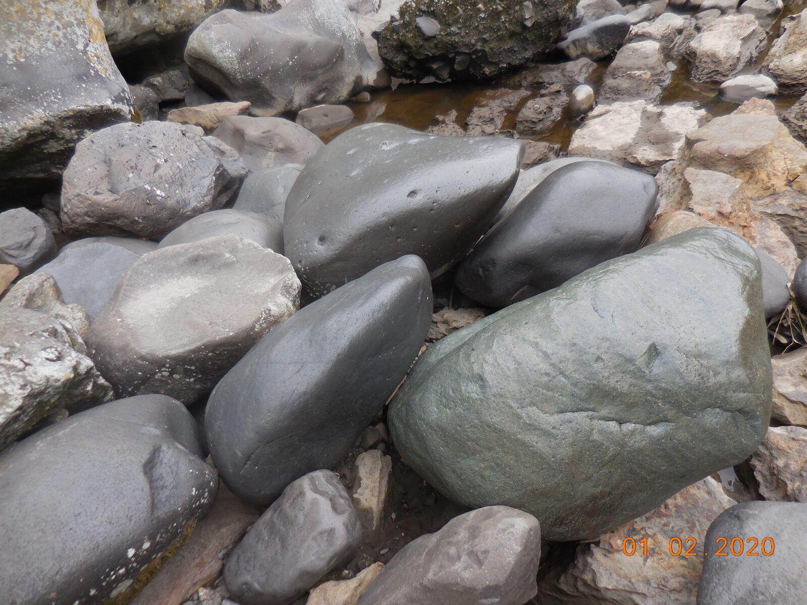 Nikon Coolpix S6800 sample photo. Stones, river, nature photography