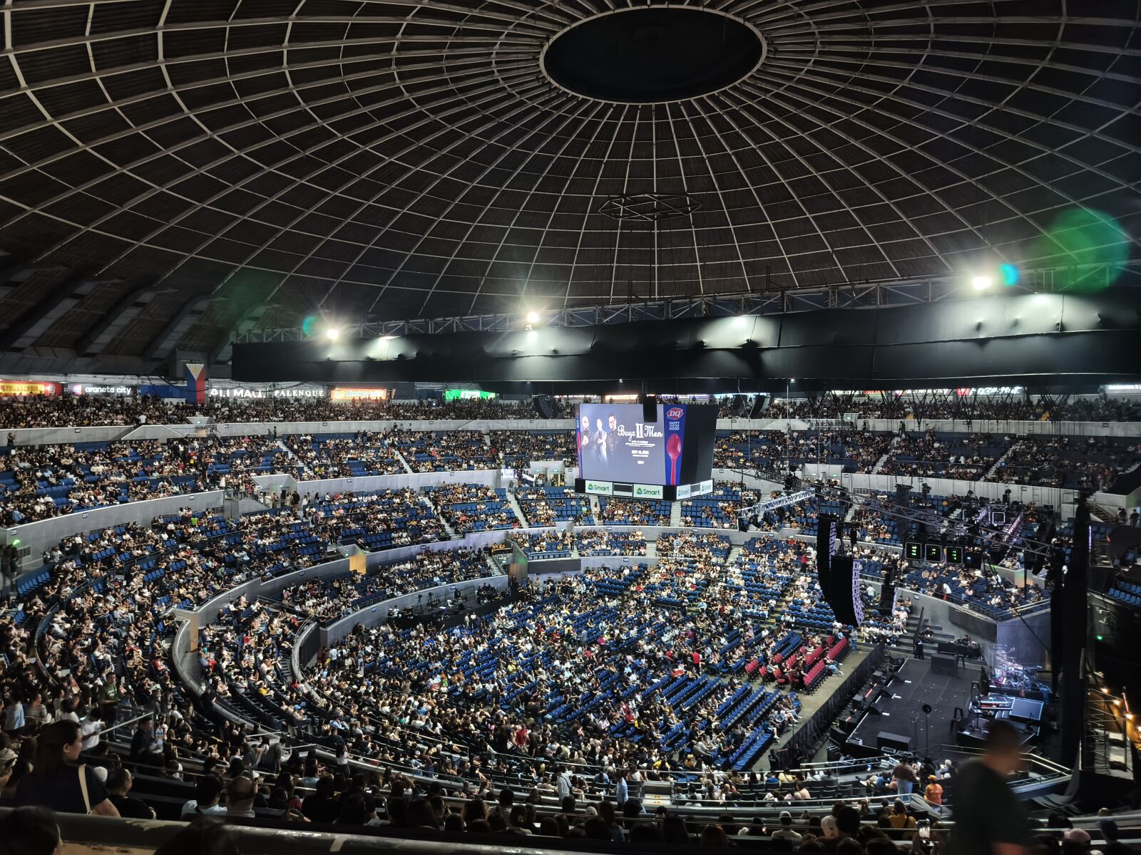 Infinix X6871 sample photo. Boyz2men concert in araneta photography