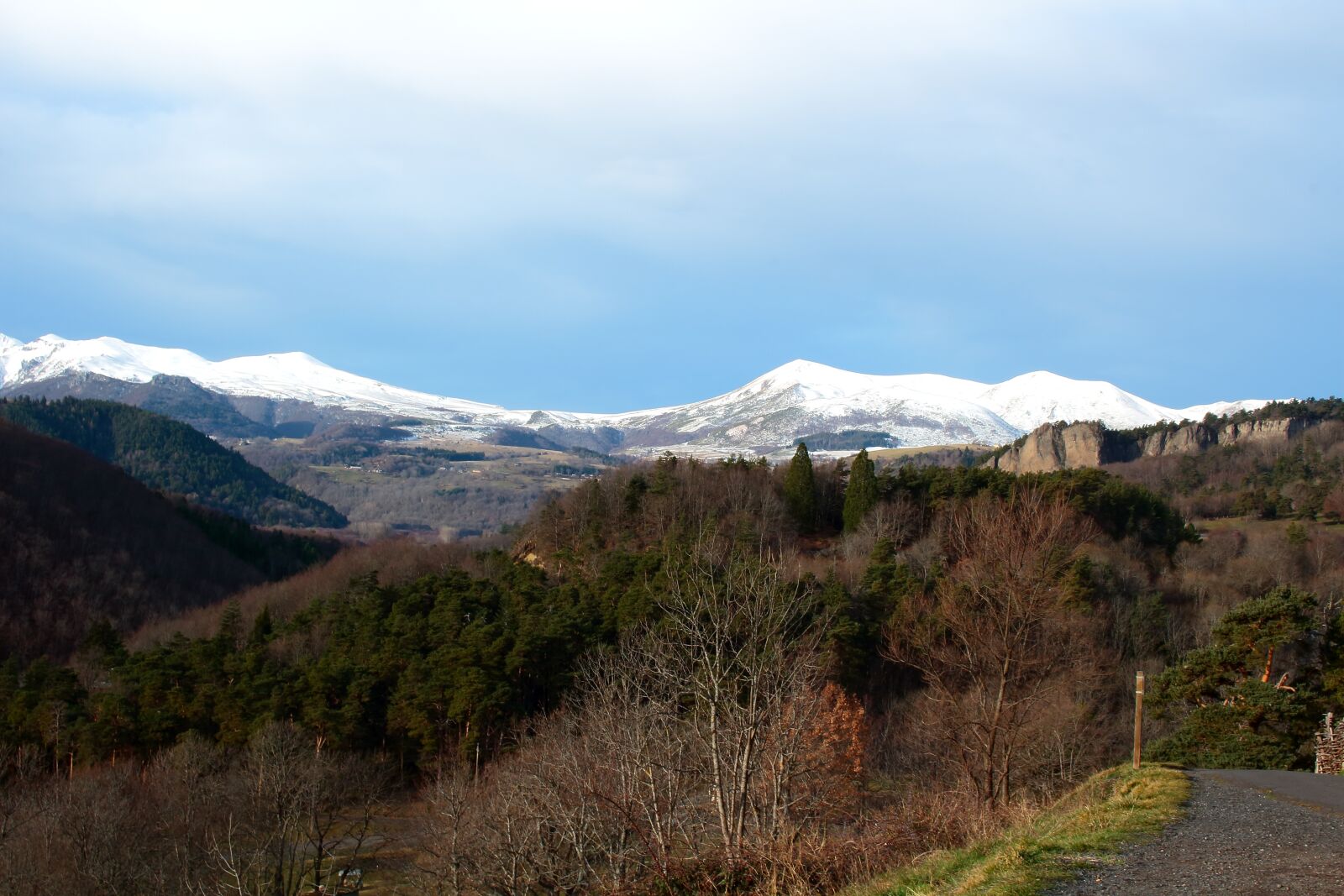 Canon EOS 100D (EOS Rebel SL1 / EOS Kiss X7) sample photo. Mountain, auvergne, landscape photography