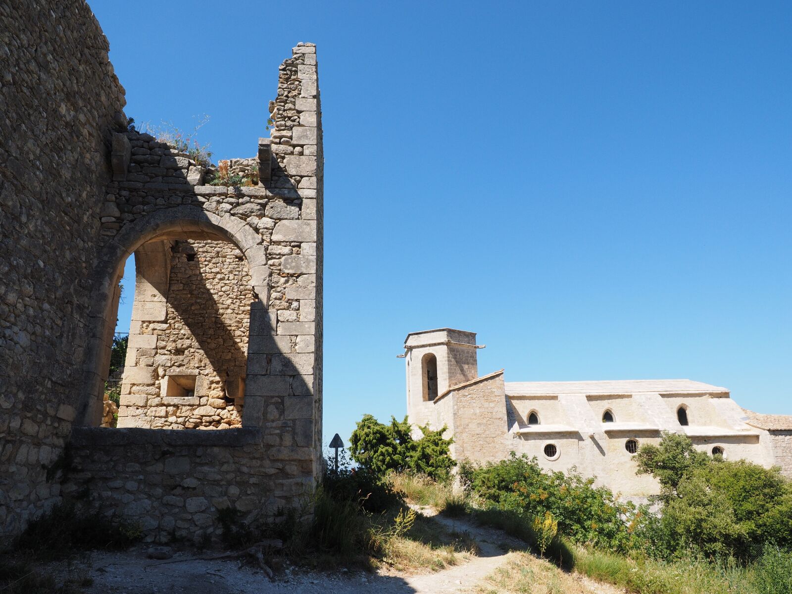 Olympus OM-D E-M1 + Olympus M.Zuiko Digital ED 12-40mm F2.8 Pro sample photo. Oppede-le-vieux, ruins, ruined city photography