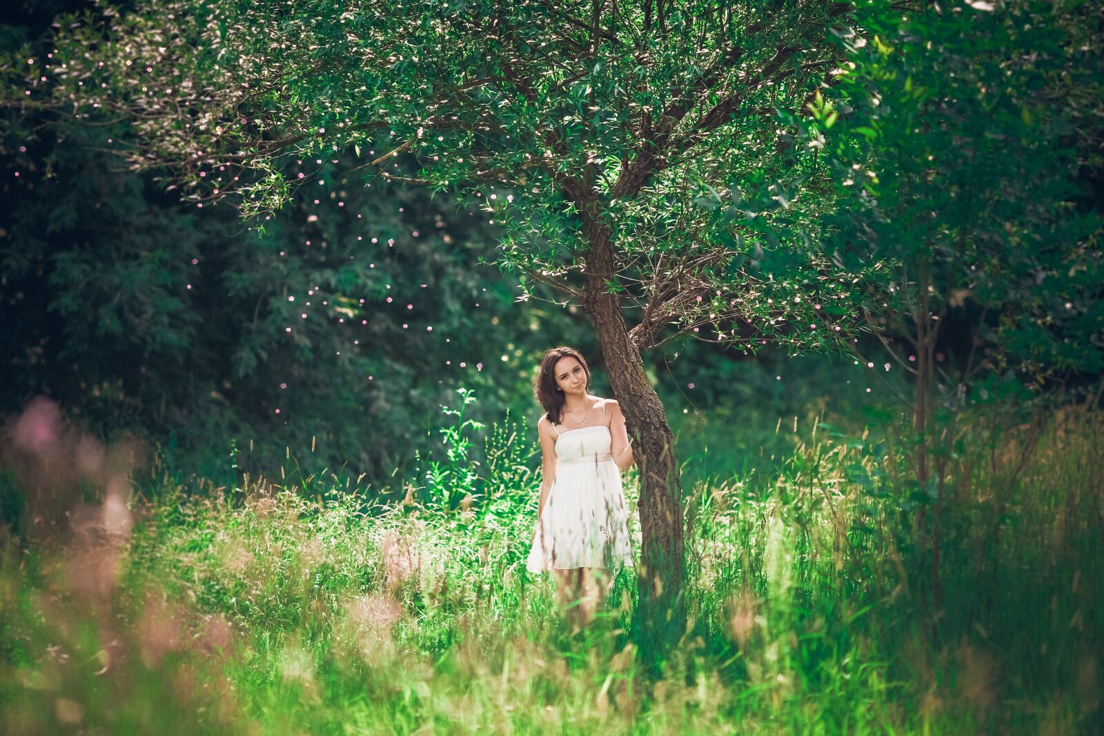 Canon EOS 5D Mark III + Canon EF 135mm F2L USM sample photo. Girl, tree, nature photography