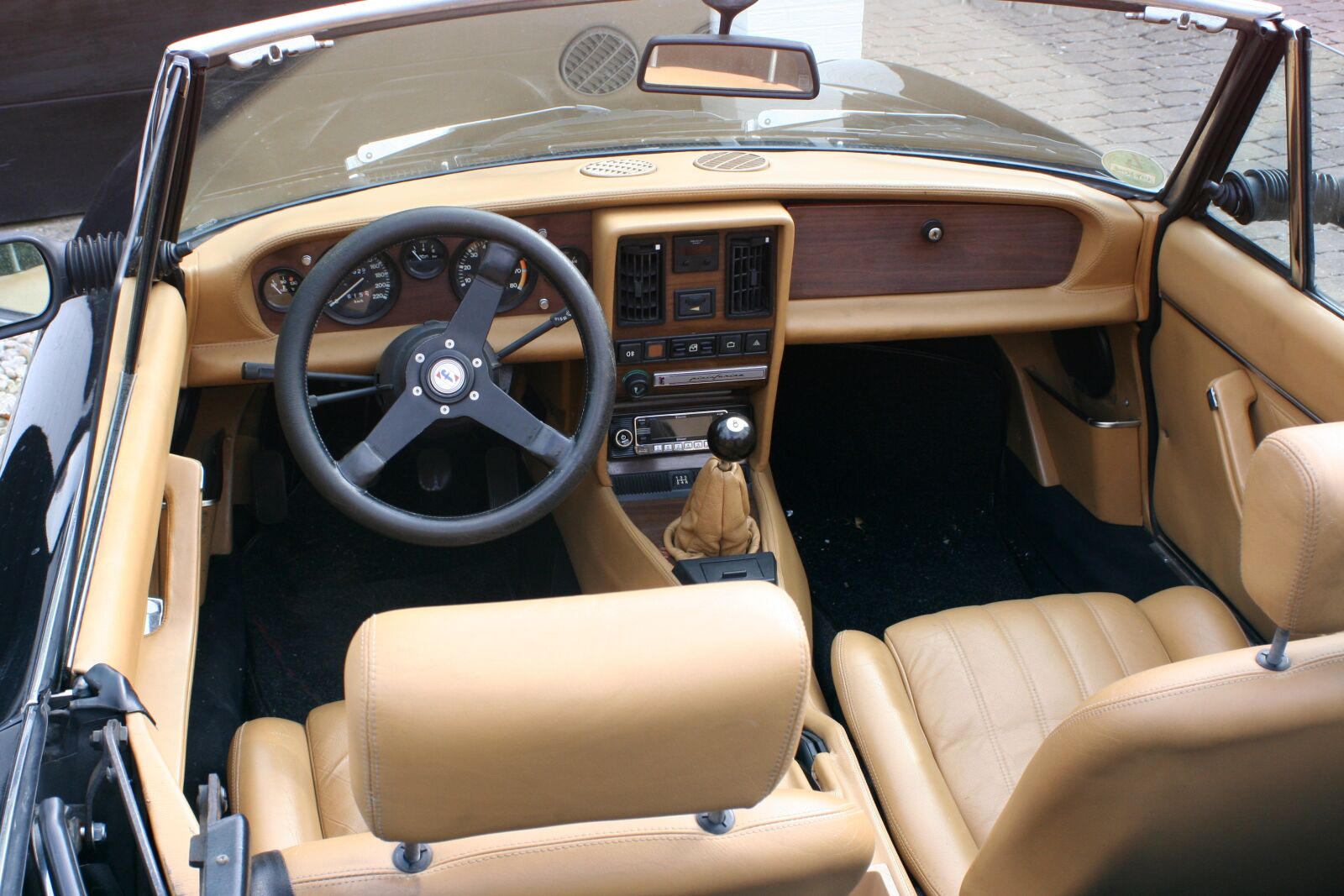 Canon EOS 350D (EOS Digital Rebel XT / EOS Kiss Digital N) sample photo. Car, old, vintage photography