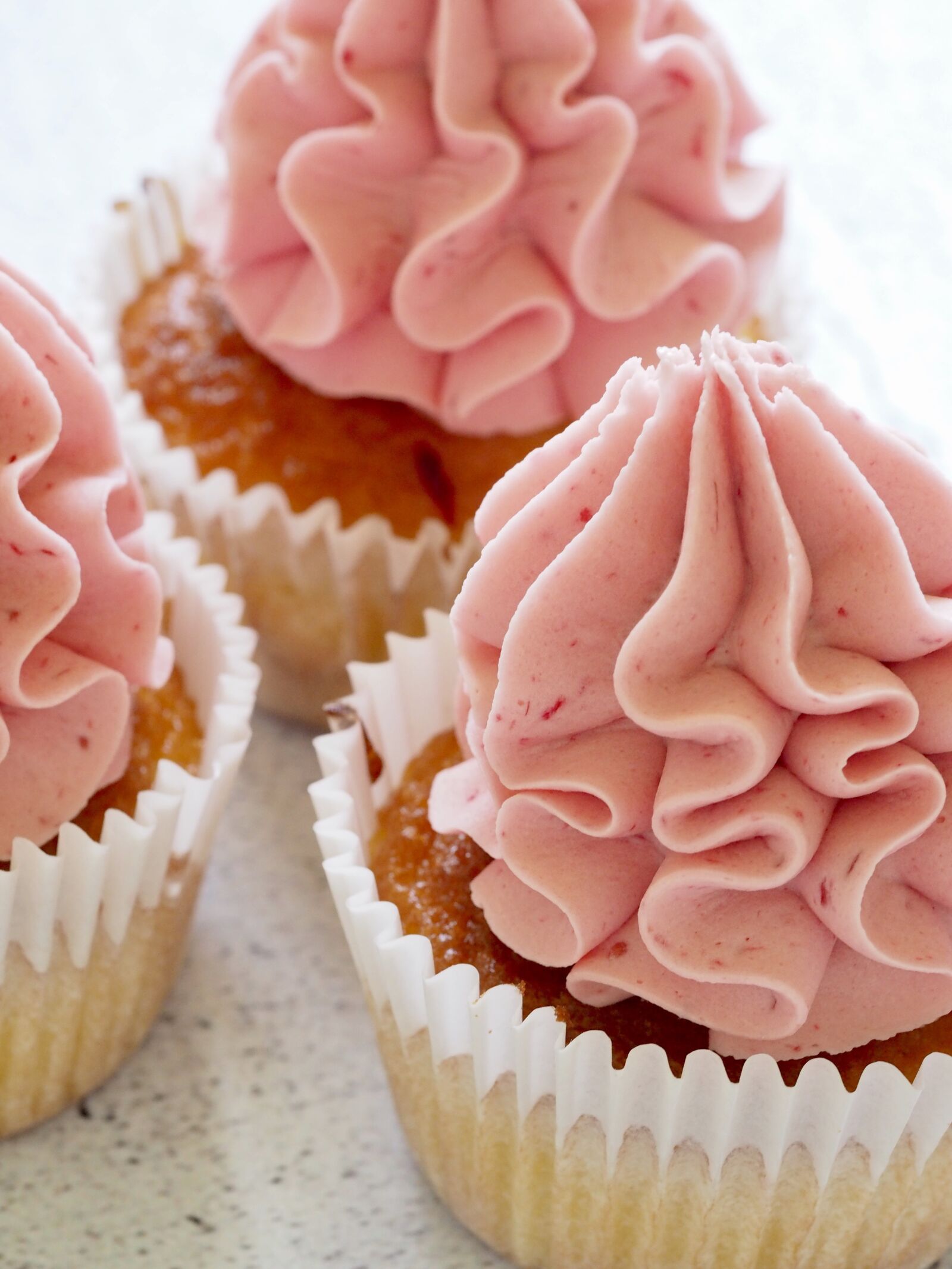 Olympus M.Zuiko Digital ED 60mm F2.8 Macro sample photo. Cake, sweet, bakery photography