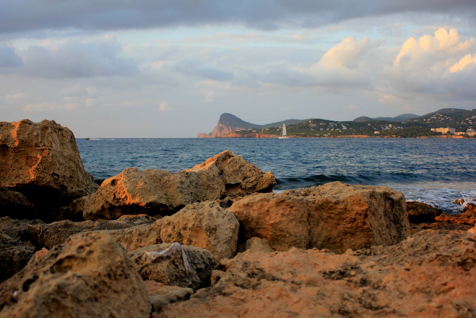 Canon EOS 550D (EOS Rebel T2i / EOS Kiss X4) sample photo. Beach, sea, ocean photography