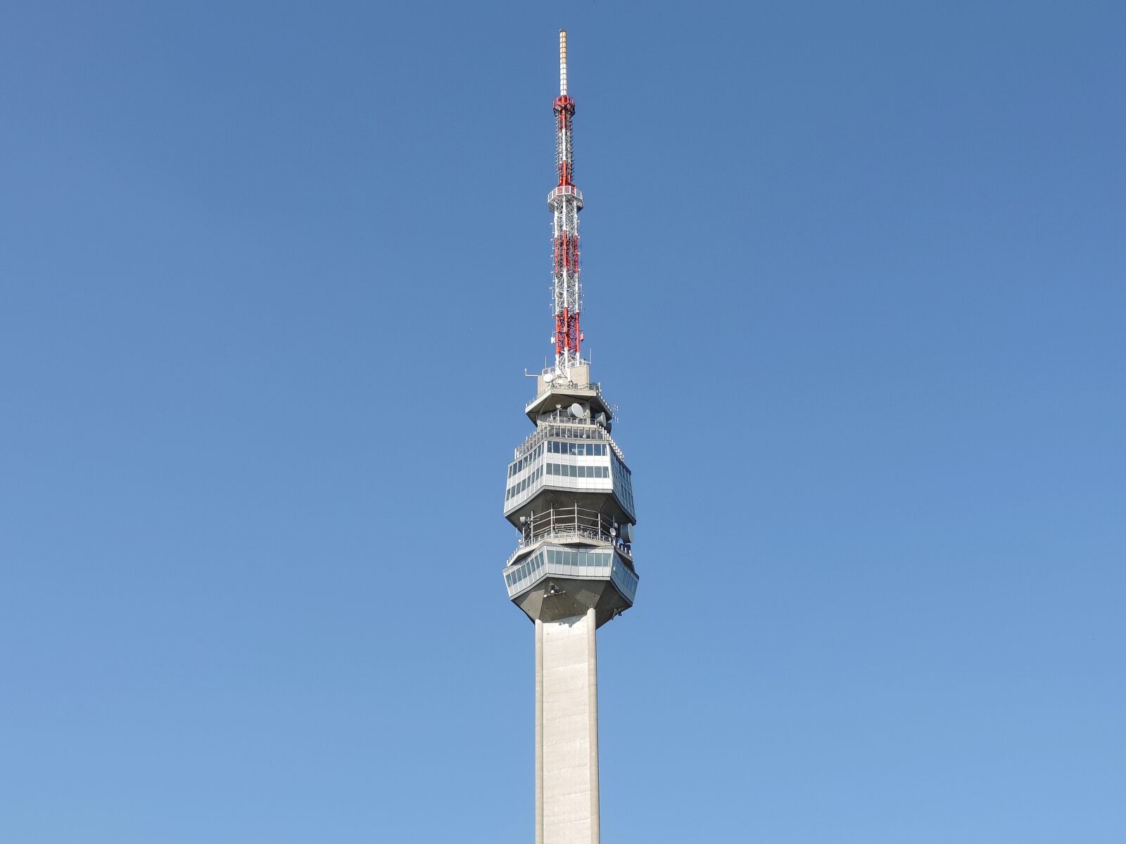 Nikon Coolpix P520 sample photo. Blue sky, high, tower photography