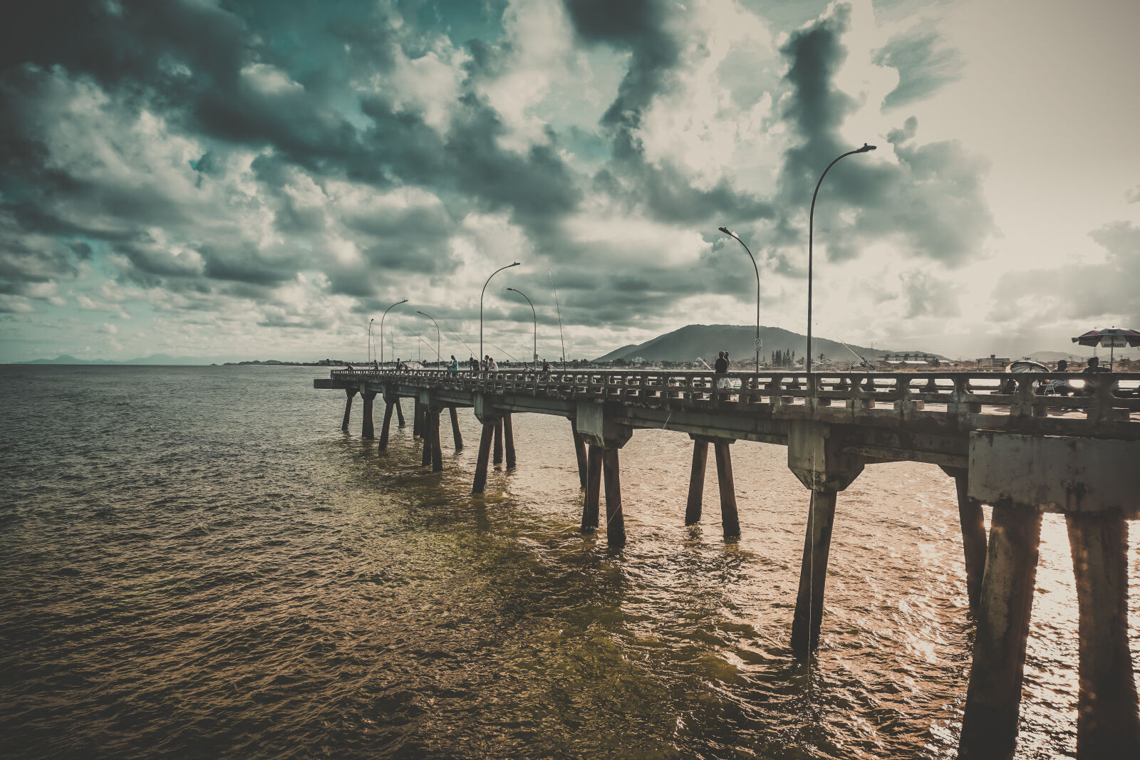 Sony a6300 sample photo. Beach, bridge, dark, clouds photography