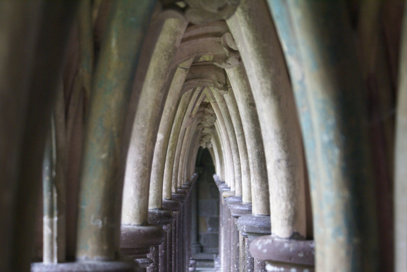 Sony Alpha DSLR-A100 sample photo. Tunnel photography