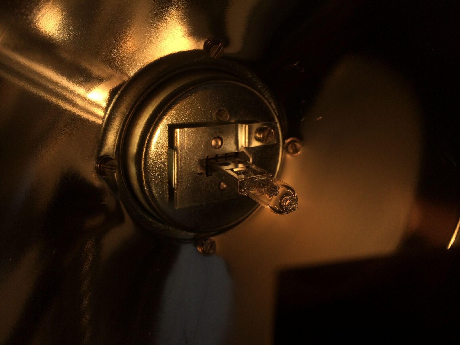 iPhone 5s back camera 4.15mm f/2.2 sample photo. Halogen, halogen lamp, bulbs photography