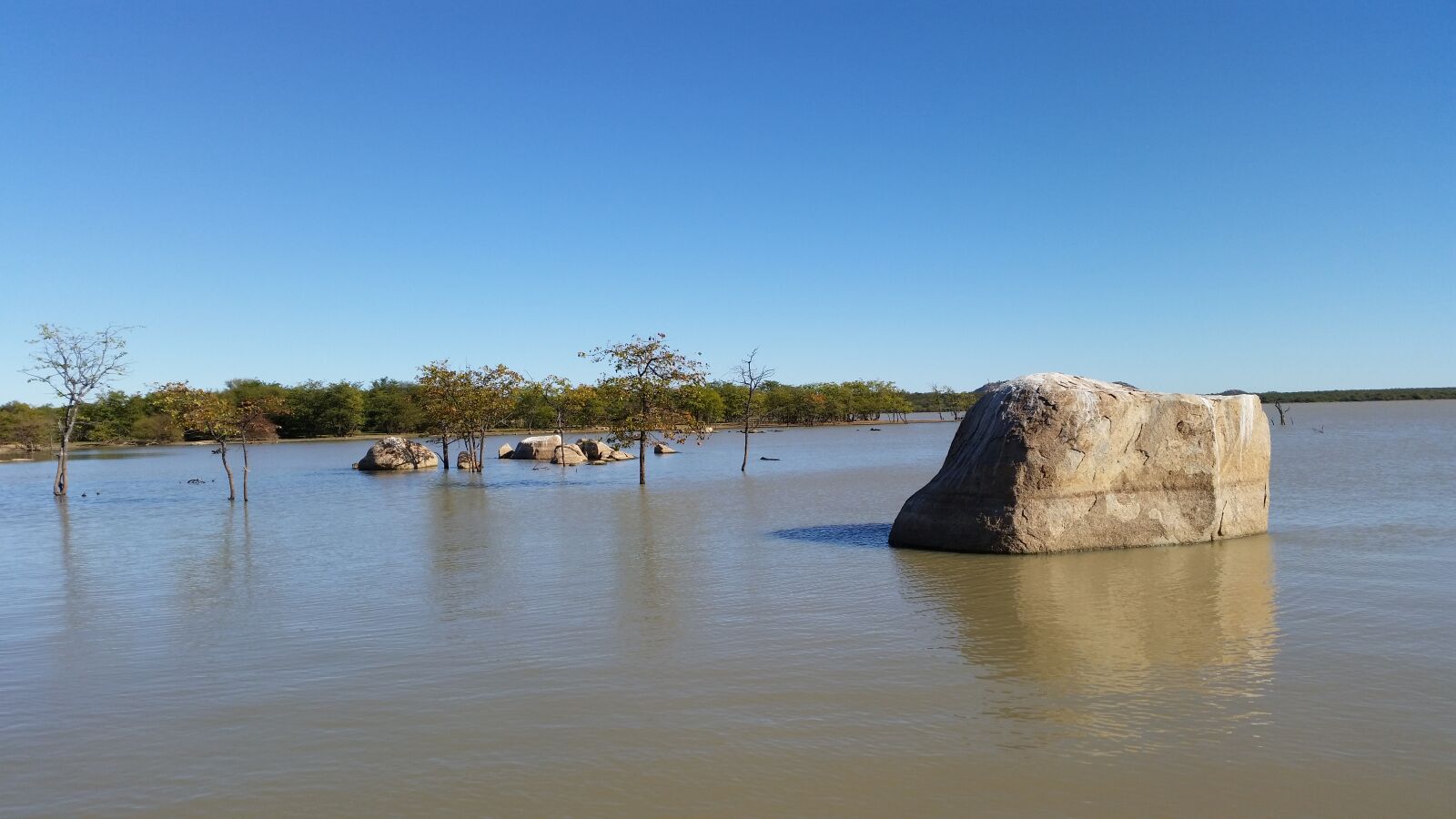 Samsung Galaxy S5 sample photo. Dam, rock, water photography
