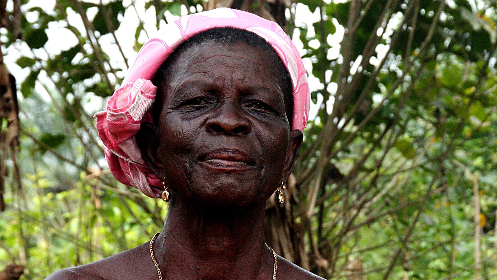 Canon EOS 350D (EOS Digital Rebel XT / EOS Kiss Digital N) sample photo. Older women, africa, portrait photography