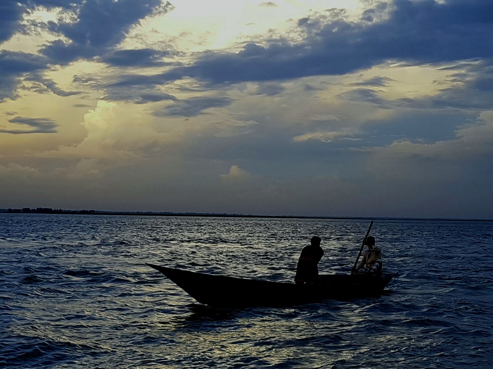 Samsung Galaxy S7 Edge sample photo. River, sky, boat photography
