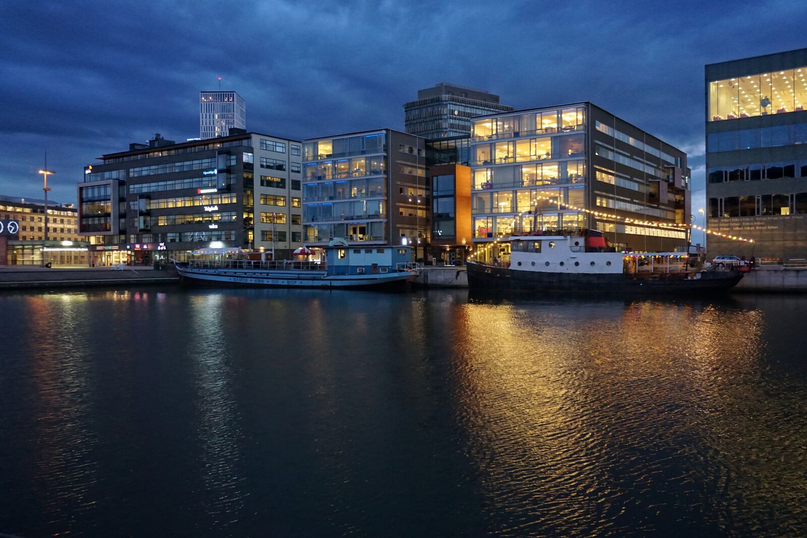 Sony E 16-50mm F3.5-5.6 PZ OSS sample photo. Malmö, port, architecture photography