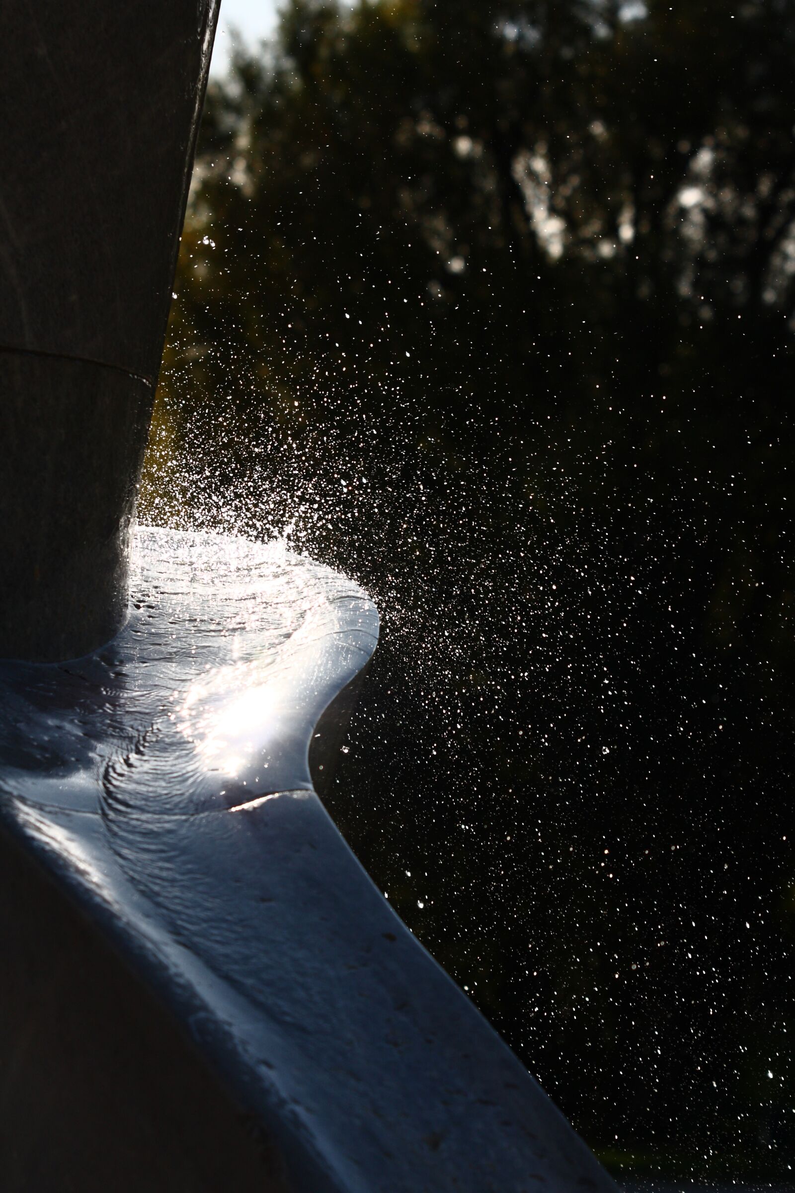 Canon EOS 450D (EOS Rebel XSi / EOS Kiss X2) sample photo. Fountain, water, spray photography