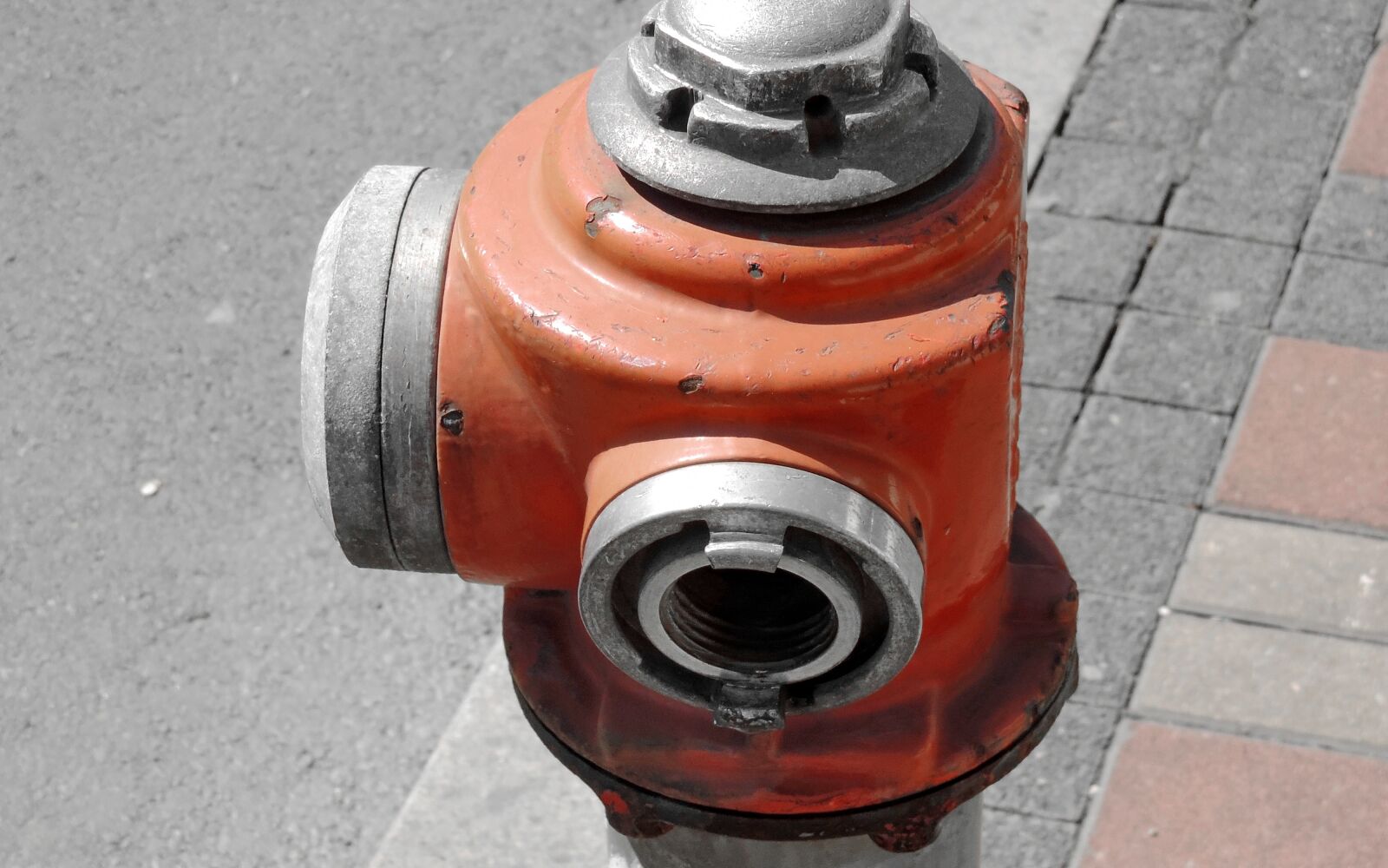 Nikon Coolpix P520 sample photo. Hydrant, pipe, reddish, steel photography