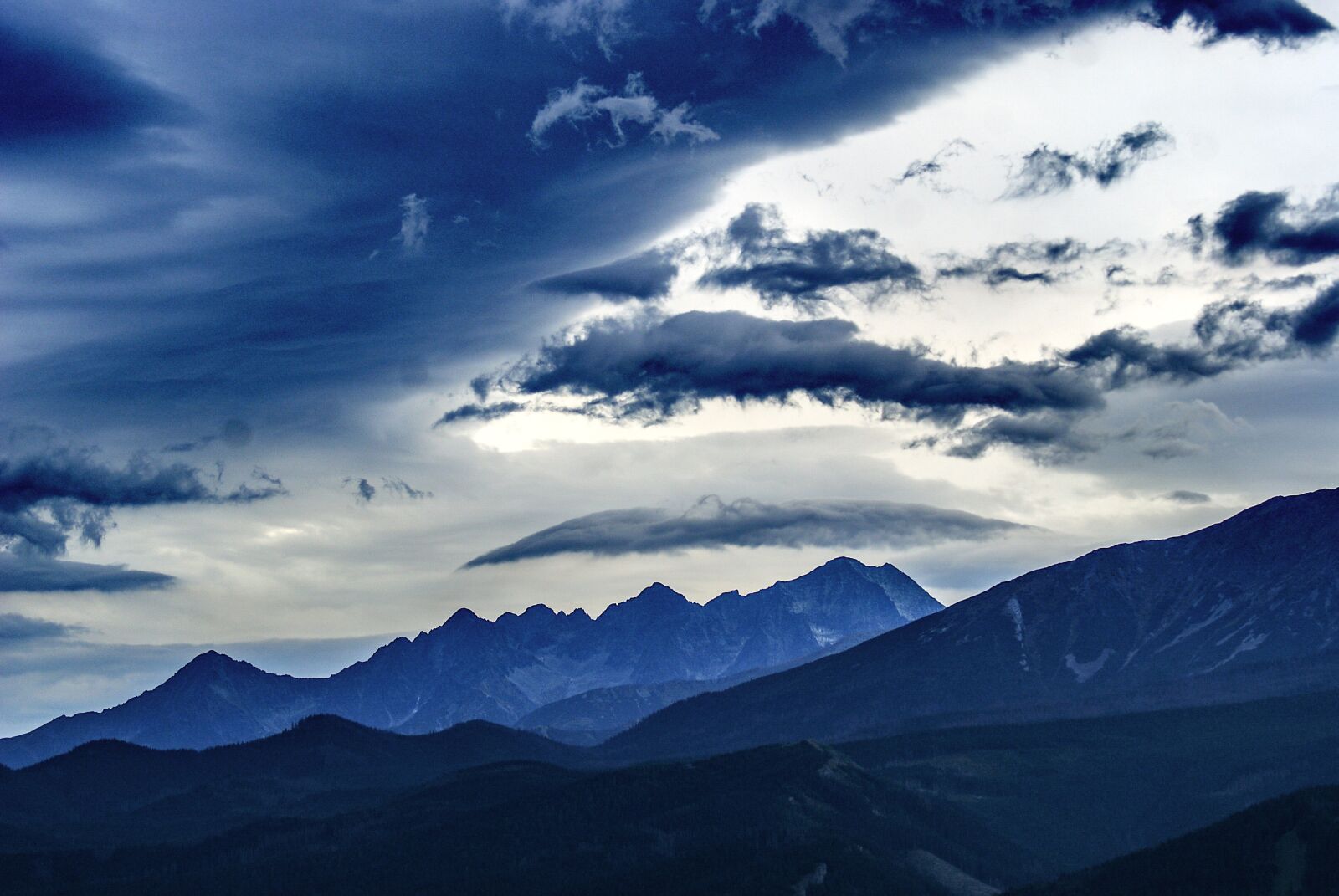 Sony Alpha DSLR-A300 sample photo. Mountains, view, landscape photography