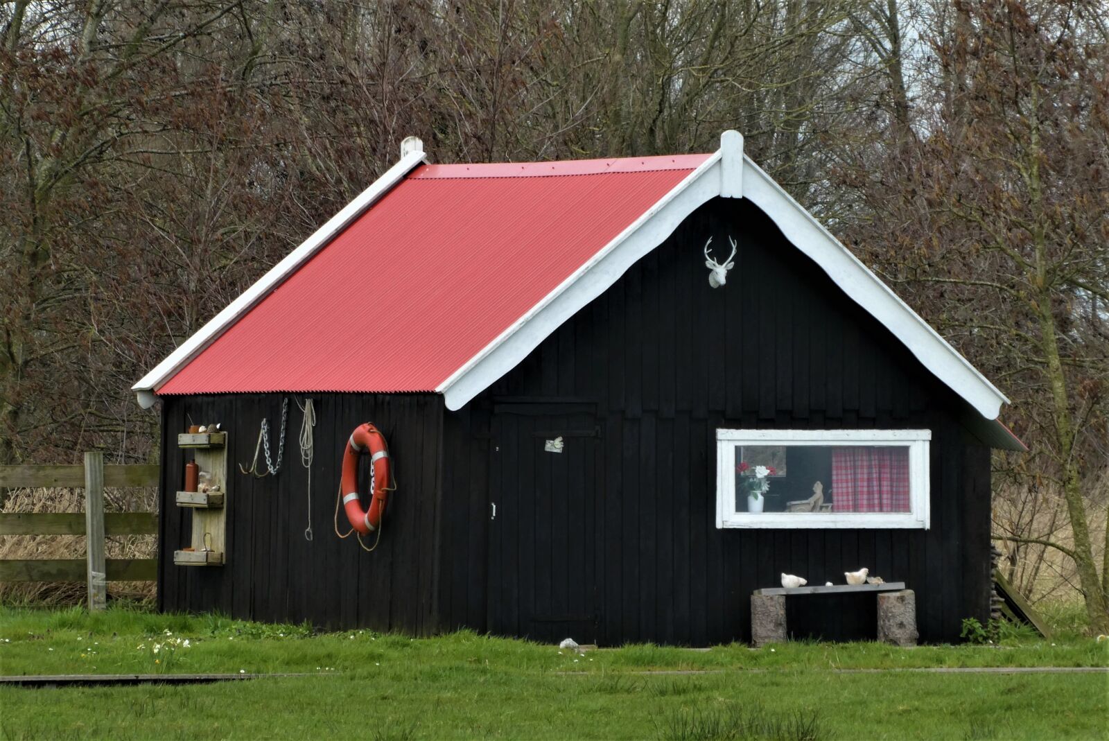 Panasonic Lumix DC-ZS70 (Lumix DC-TZ90) sample photo. Cottage, shed, wood photography
