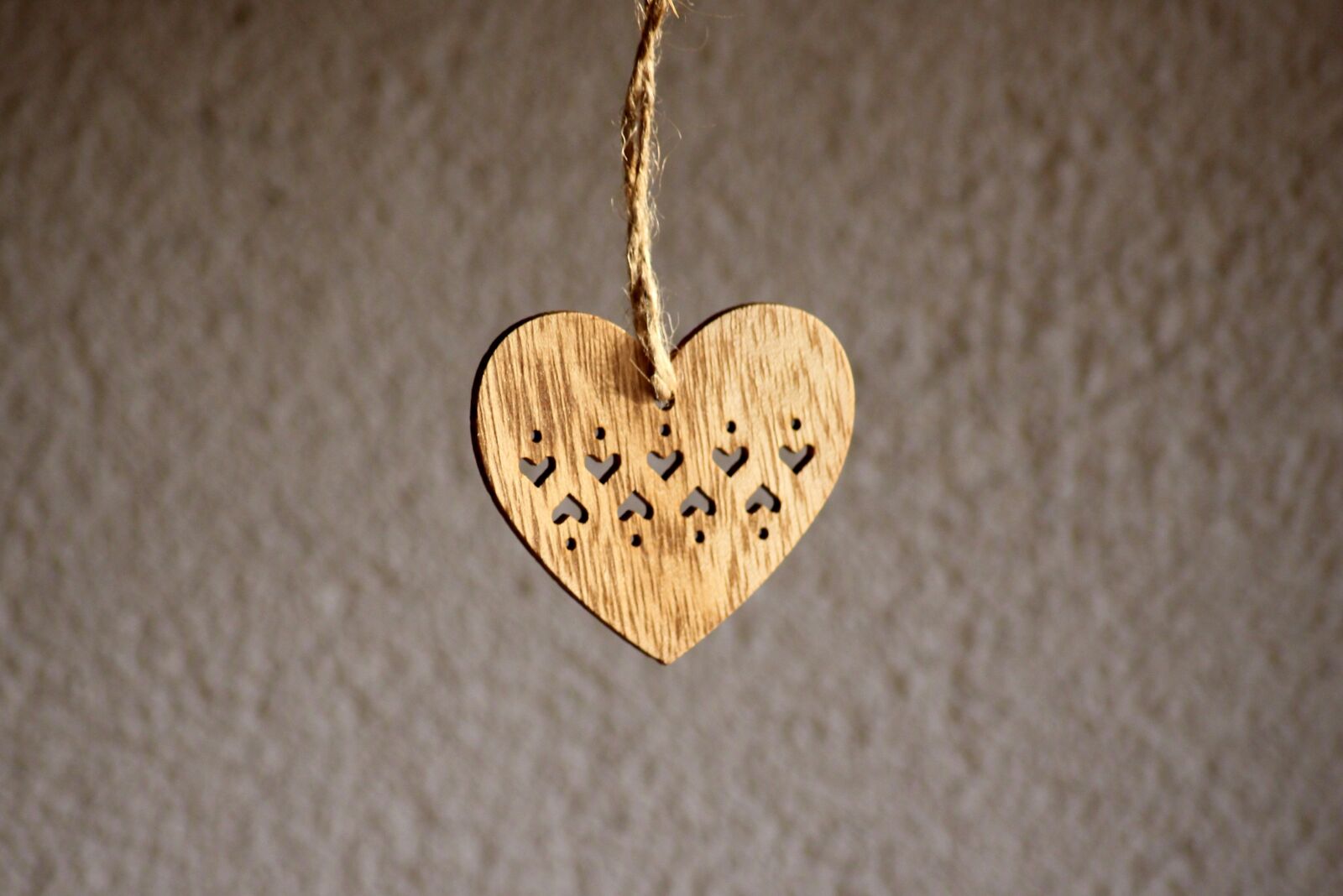 Canon EOS 1200D (EOS Rebel T5 / EOS Kiss X70 / EOS Hi) sample photo. Heart, symbol, romantic photography