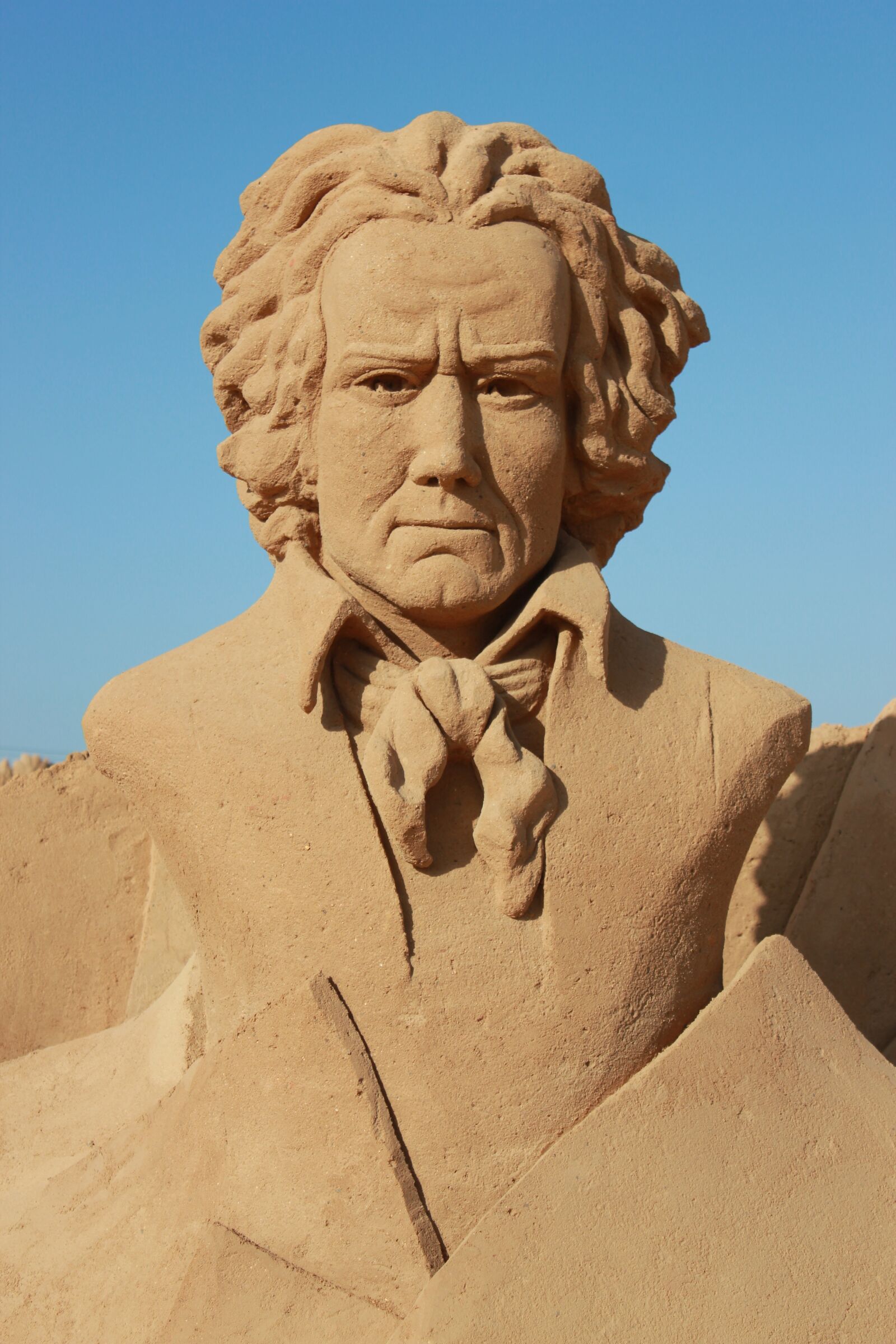 Canon EOS 550D (EOS Rebel T2i / EOS Kiss X4) sample photo. Sculptures, sand, bust photography