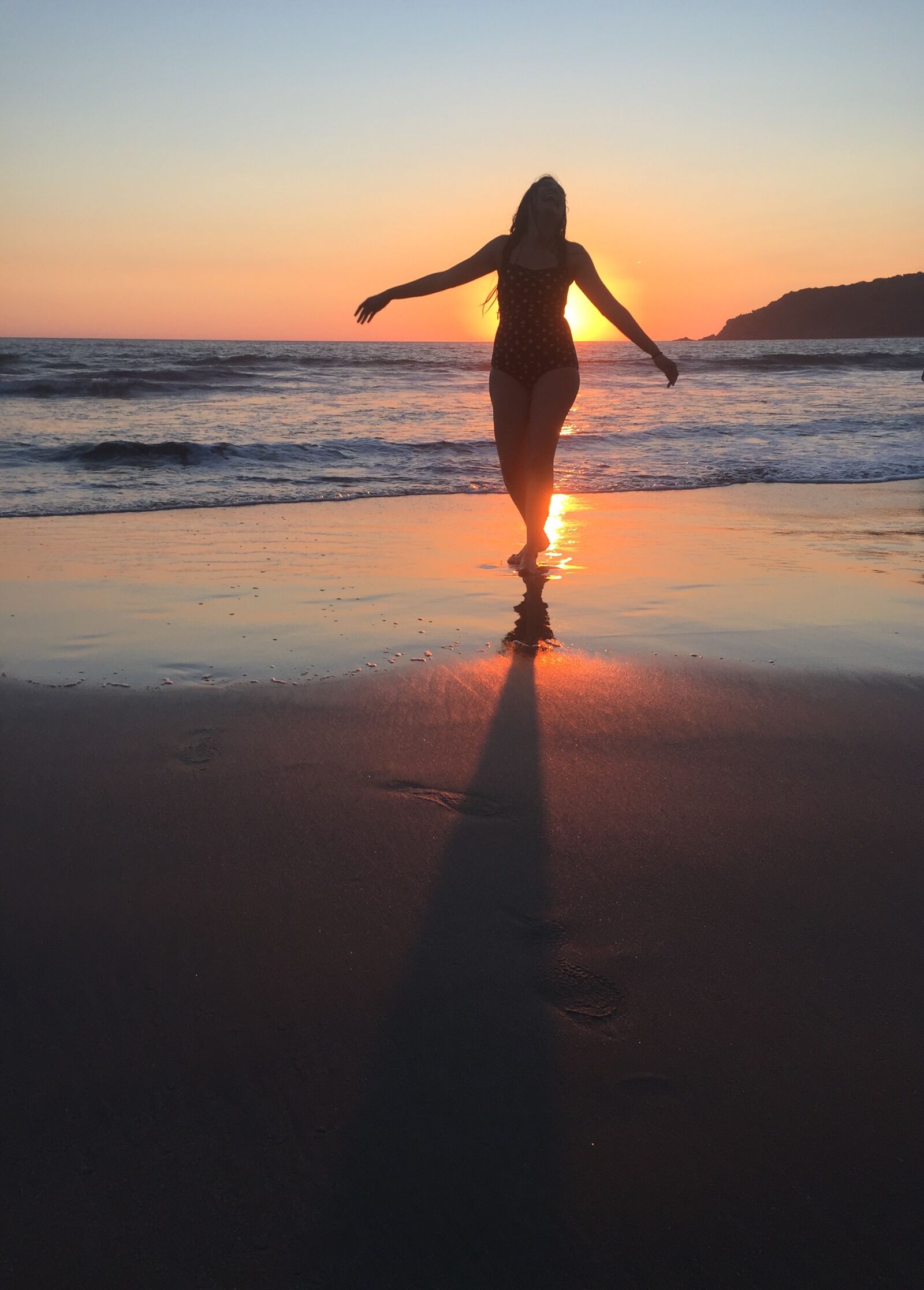 iPhone 6 back camera 4.15mm f/2.2 sample photo. Beach, girl, happiness, sunset photography