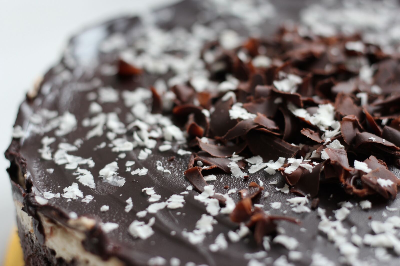 Canon EOS 600D (Rebel EOS T3i / EOS Kiss X5) + Canon EF 50mm F1.8 STM sample photo. Cakes, chocolate, dessert photography