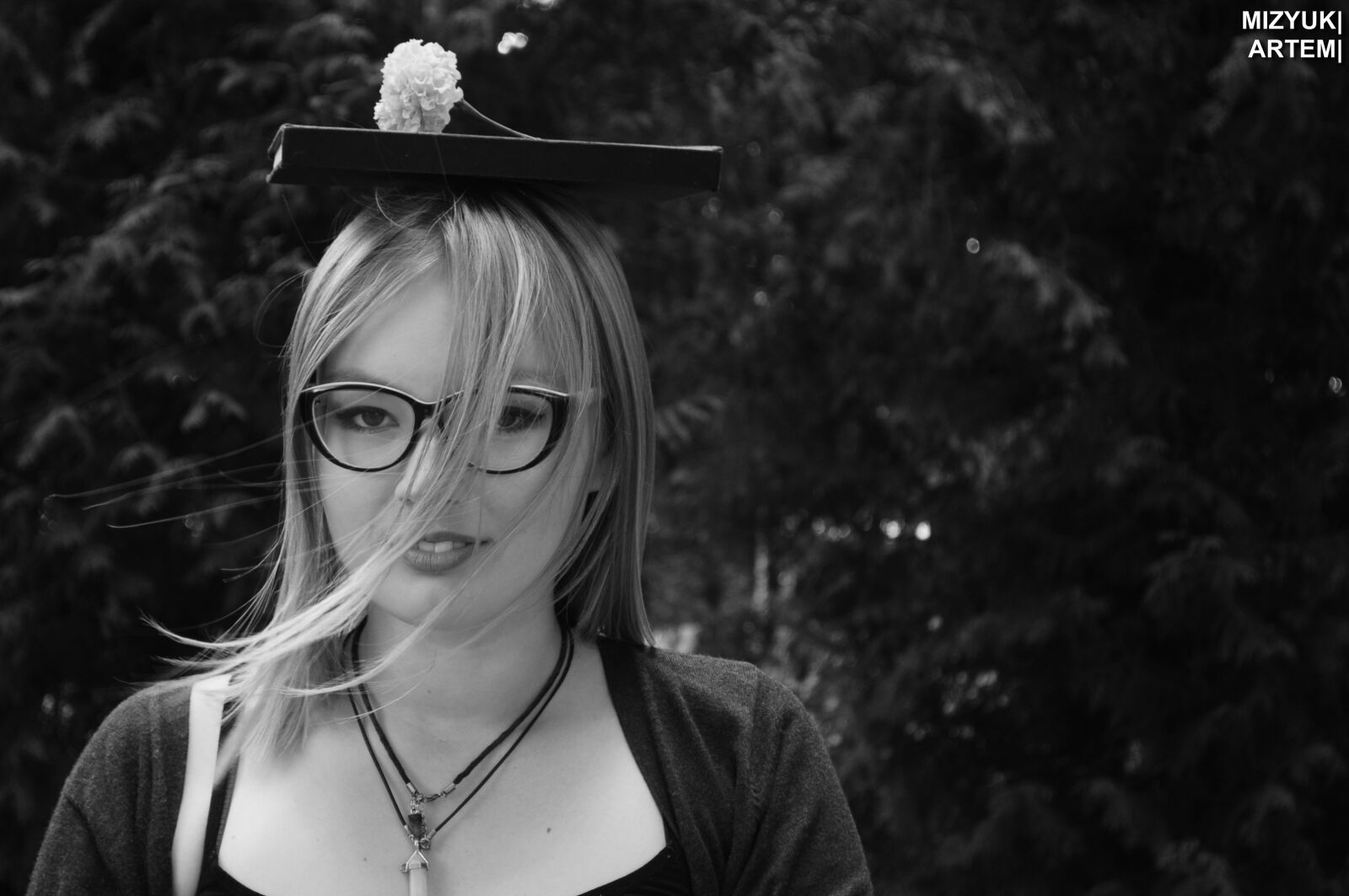 Nikon D5000 sample photo. Book, flora, flower, girl photography