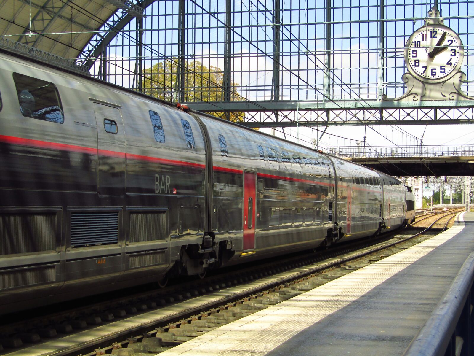 Canon PowerShot SX410 IS sample photo. Bordeaux, station, transport photography