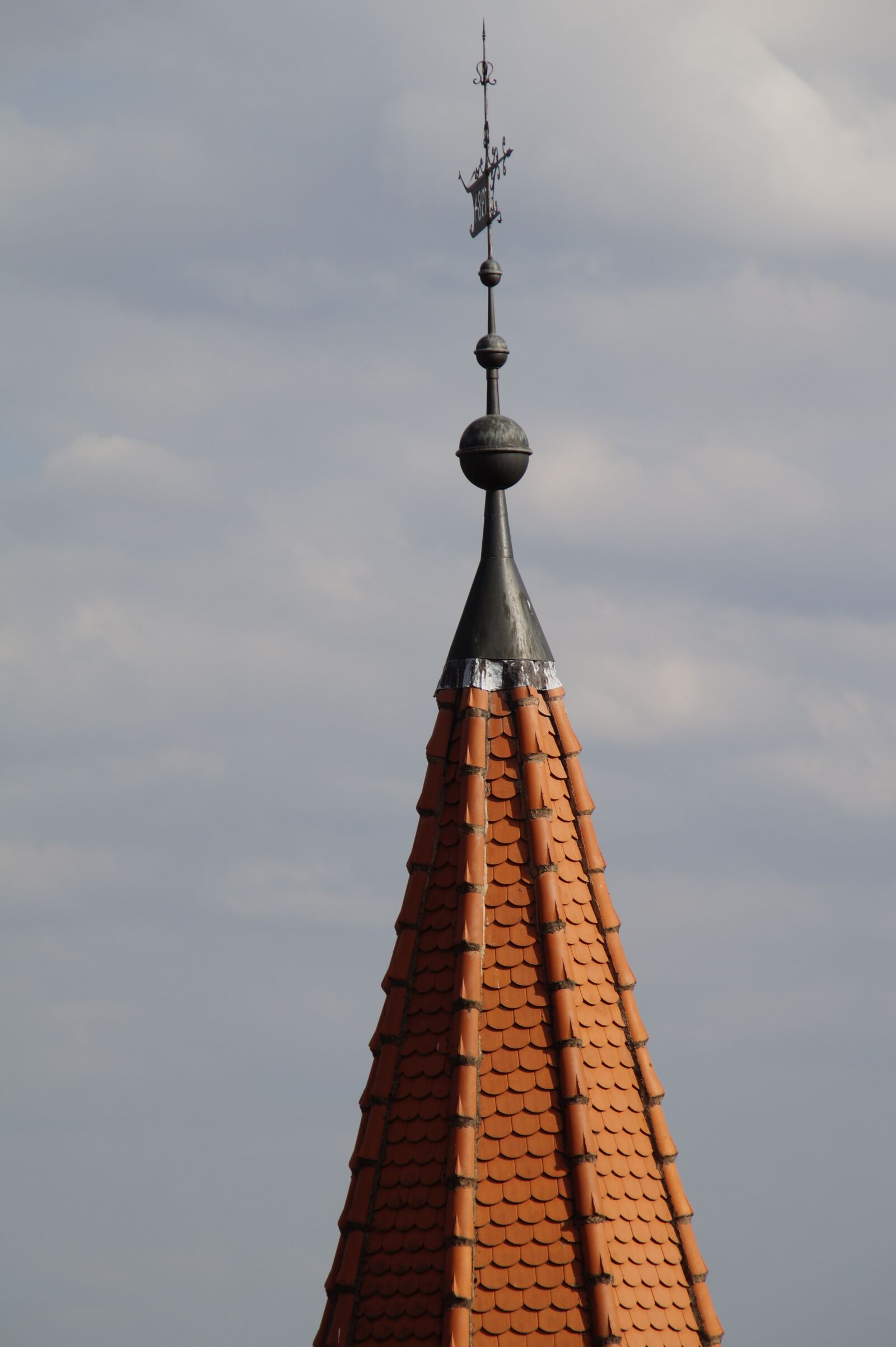 Sony SLT-A58 sample photo. Great, roof, spire photography