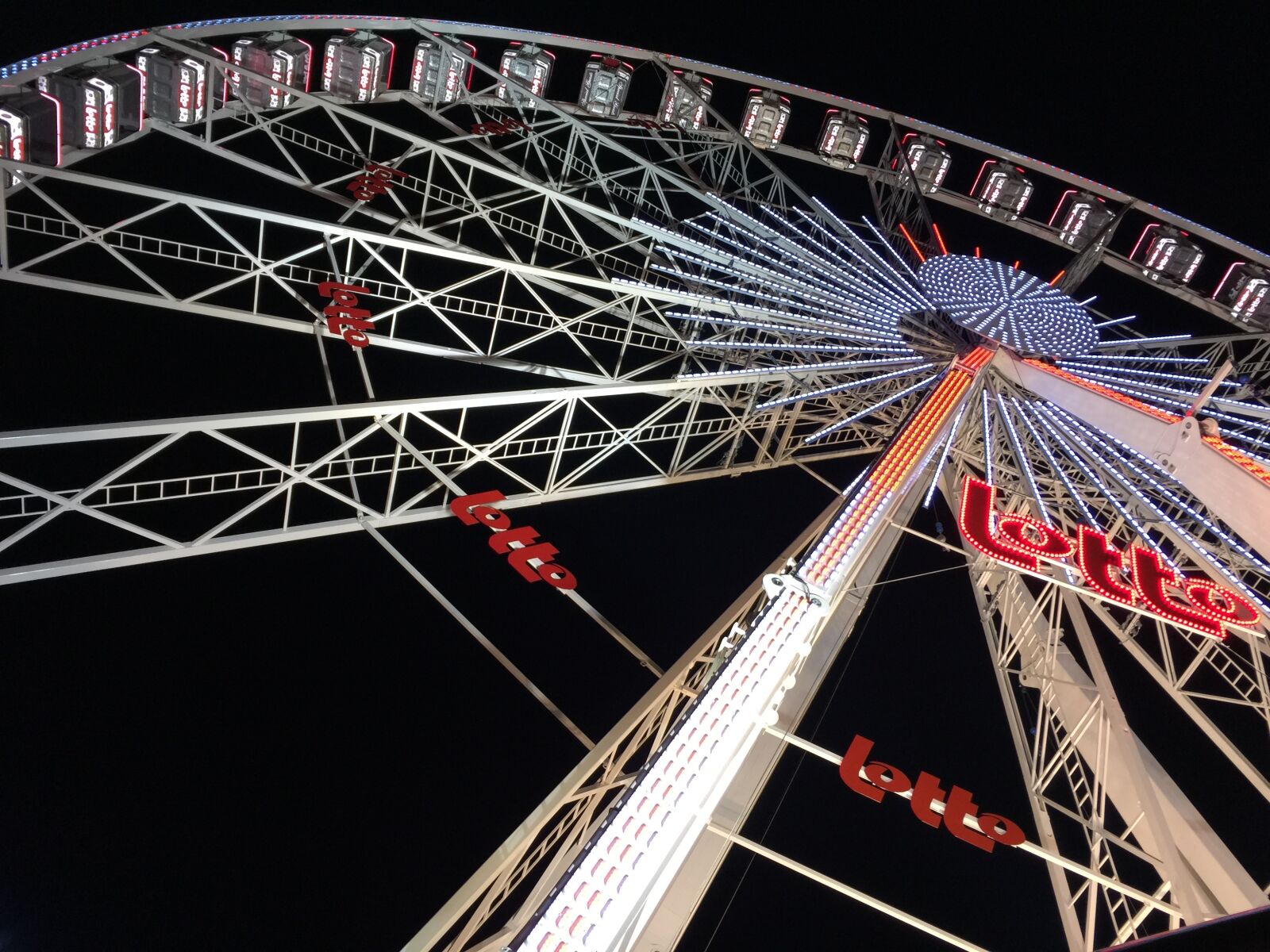 iPhone 6 Plus back camera 4.15mm f/2.2 sample photo. Fair, winter, night photography