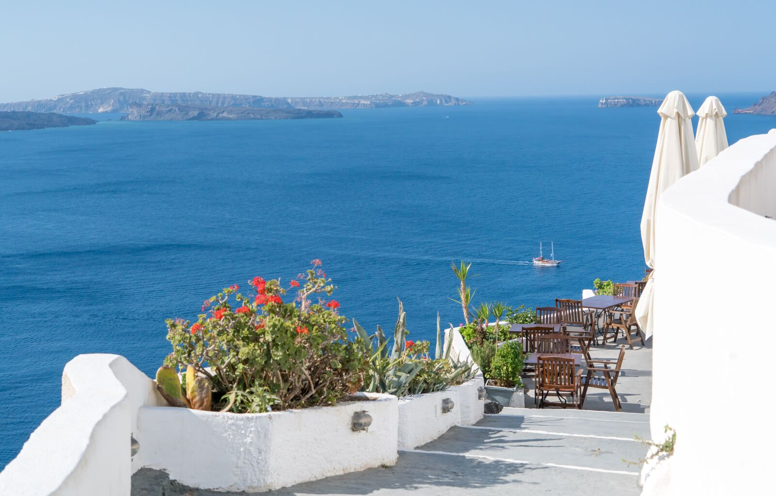 Sony a7R II + Sony FE 24-240mm F3.5-6.3 OSS sample photo. Santorini, oia, greece photography